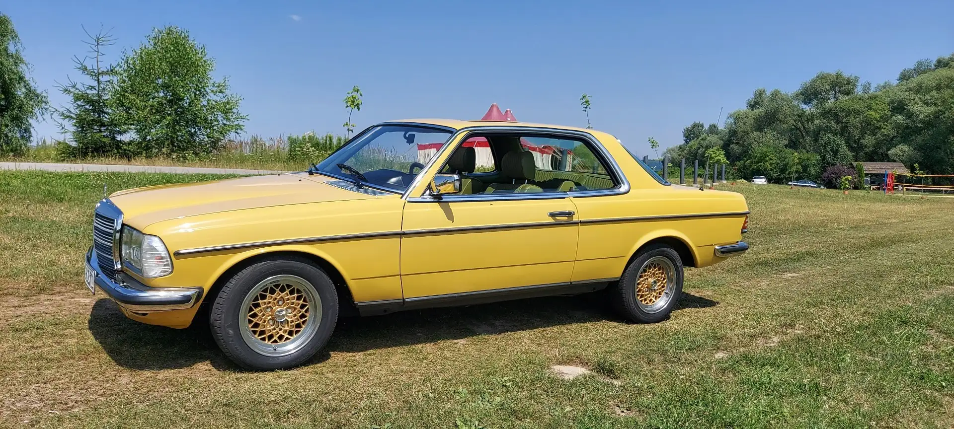 Mercedes-Benz 280 123 280CE - 1