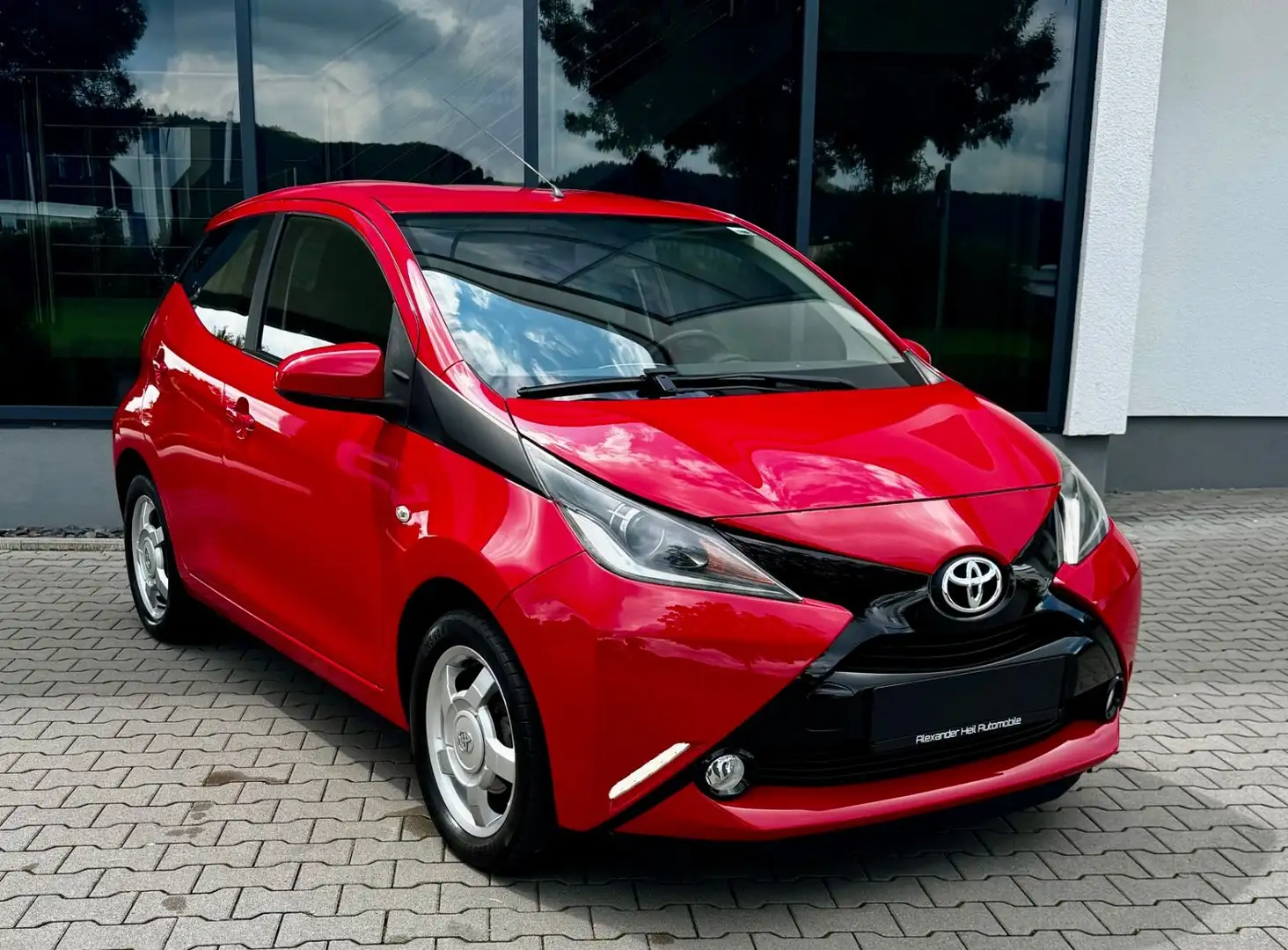 Toyota Aygo X AUTOMATIK*WENIG KM*KLIMA*KAM*SHZ*TEL*LED Roşu - 2