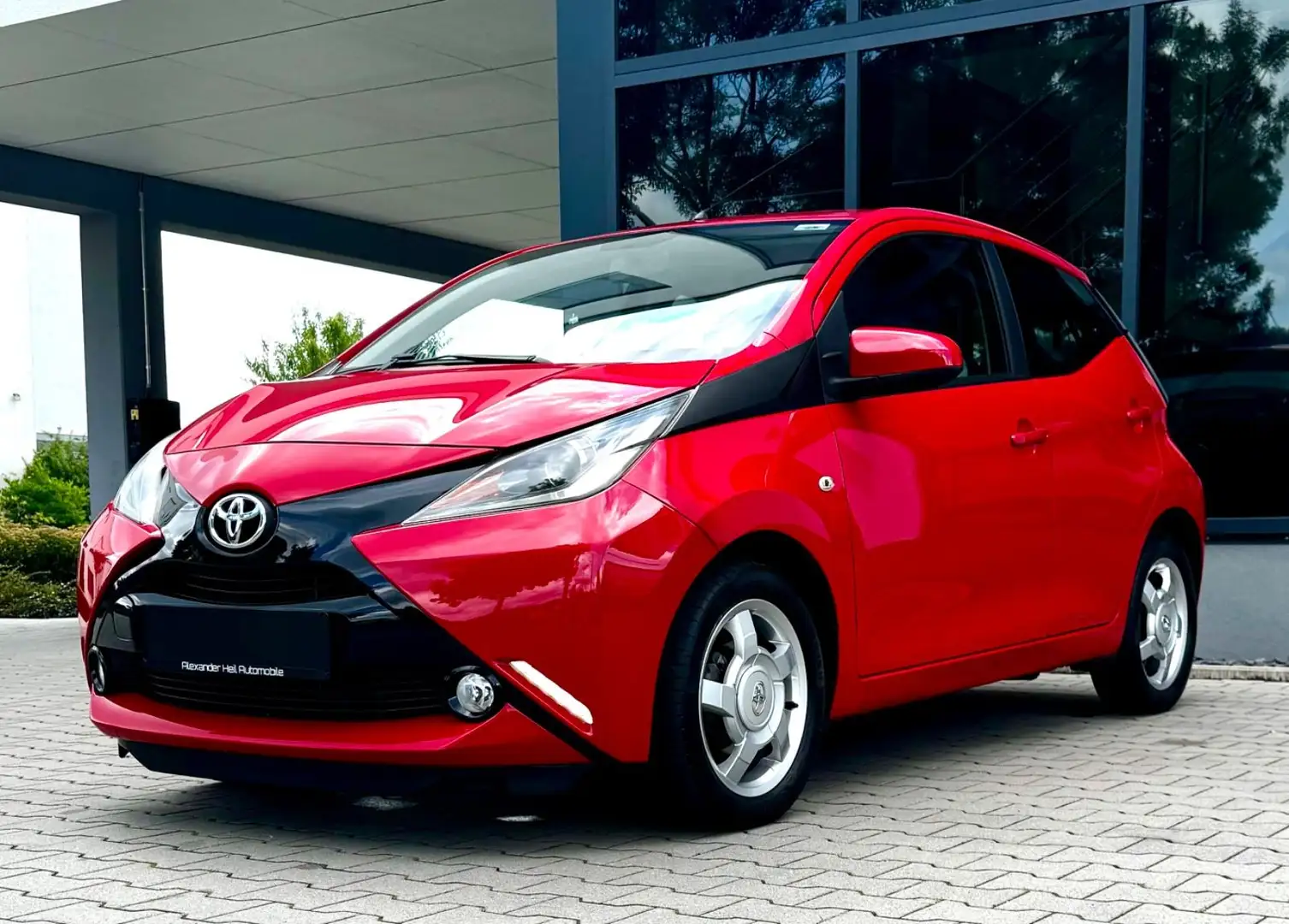 Toyota Aygo X AUTOMATIK*WENIG KM*KLIMA*KAM*SHZ*TEL*LED Roşu - 1