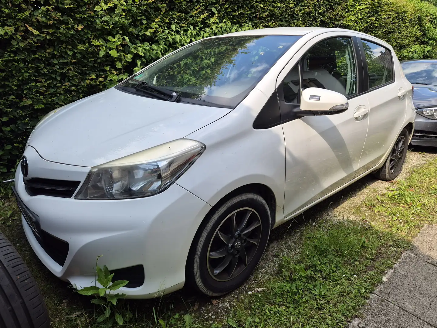 Toyota Yaris XP13 Alb - 2