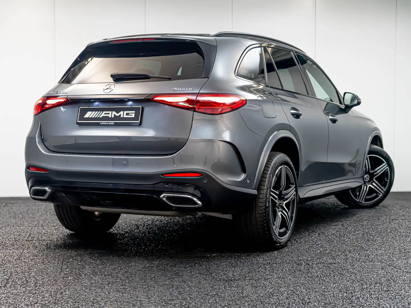 Mercedes-Benz GLC 300 GLC 300e 4MATIC AMG Line | Leder Nappa | Trekhaak Grijs - 2