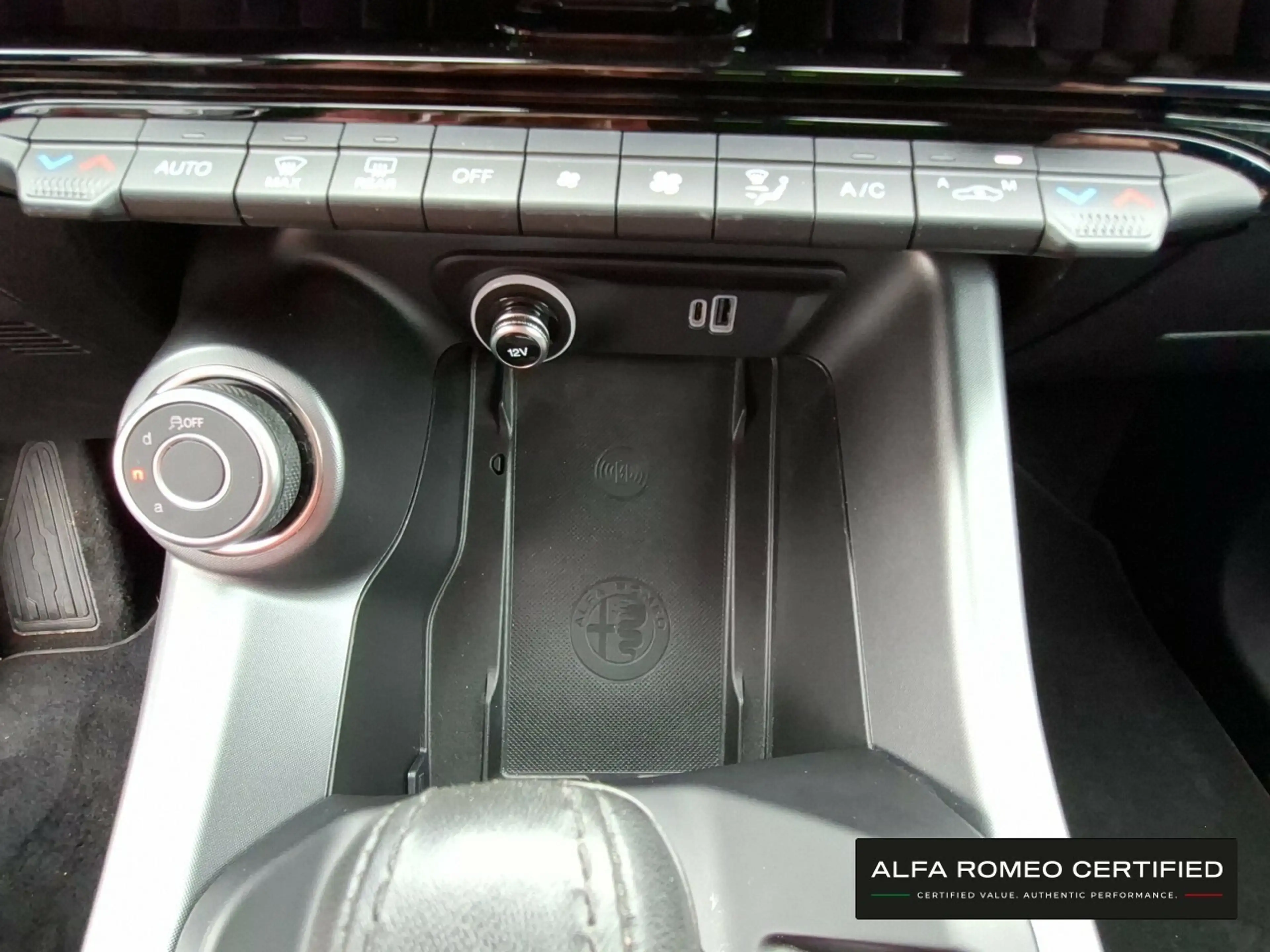 Alfa Romeo Tonale Speciale MildHybrid 1.5 VGT — photo 18