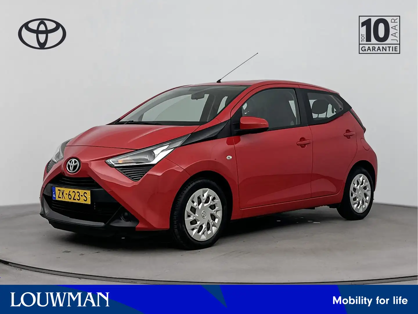 Toyota Aygo 1.0 VVT-i x-play limited | Airco | Parkeercamera | Rood - 1