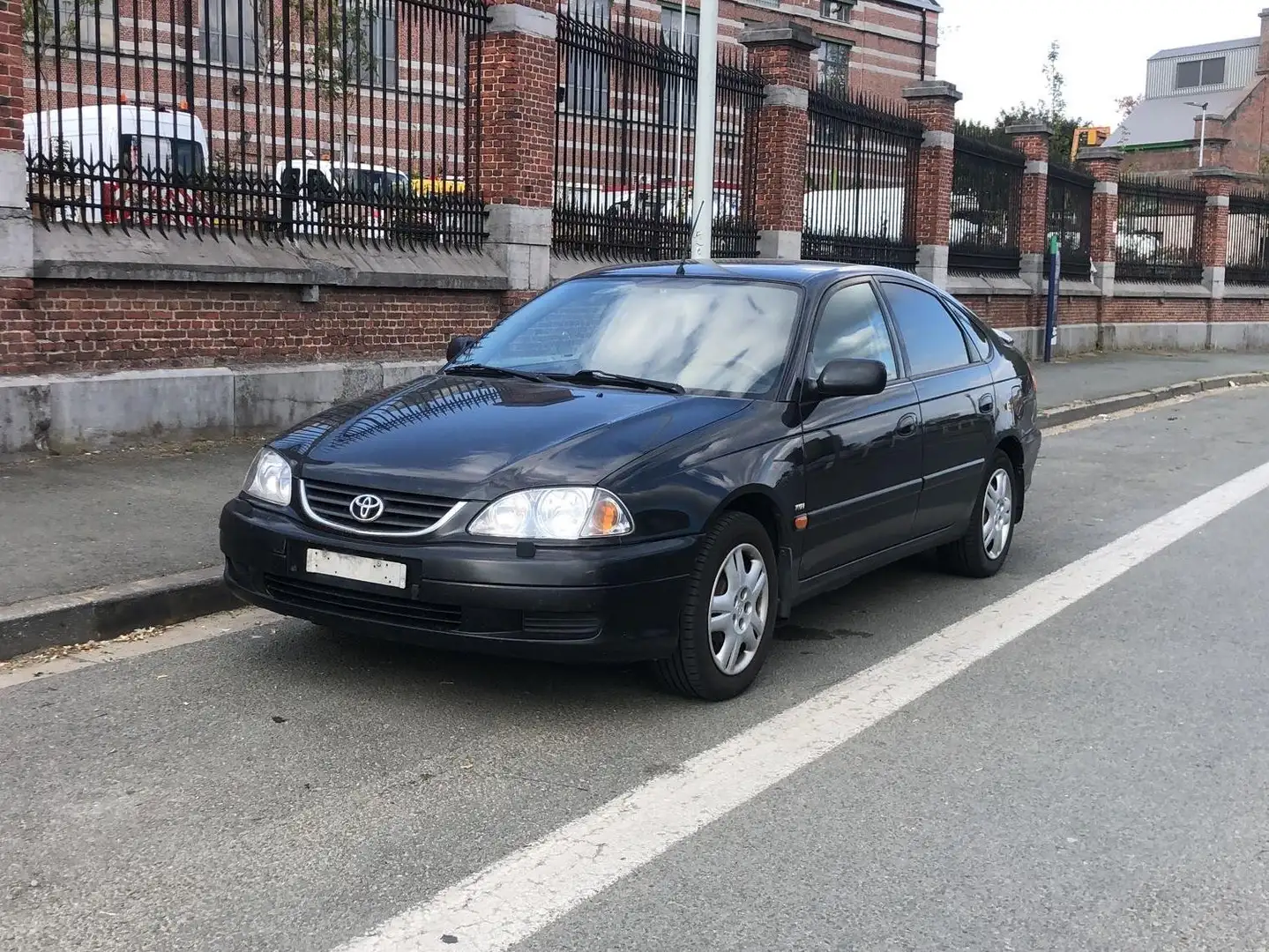Toyota Avensis 1.6i VVT-i 16v Linea Sol - 2