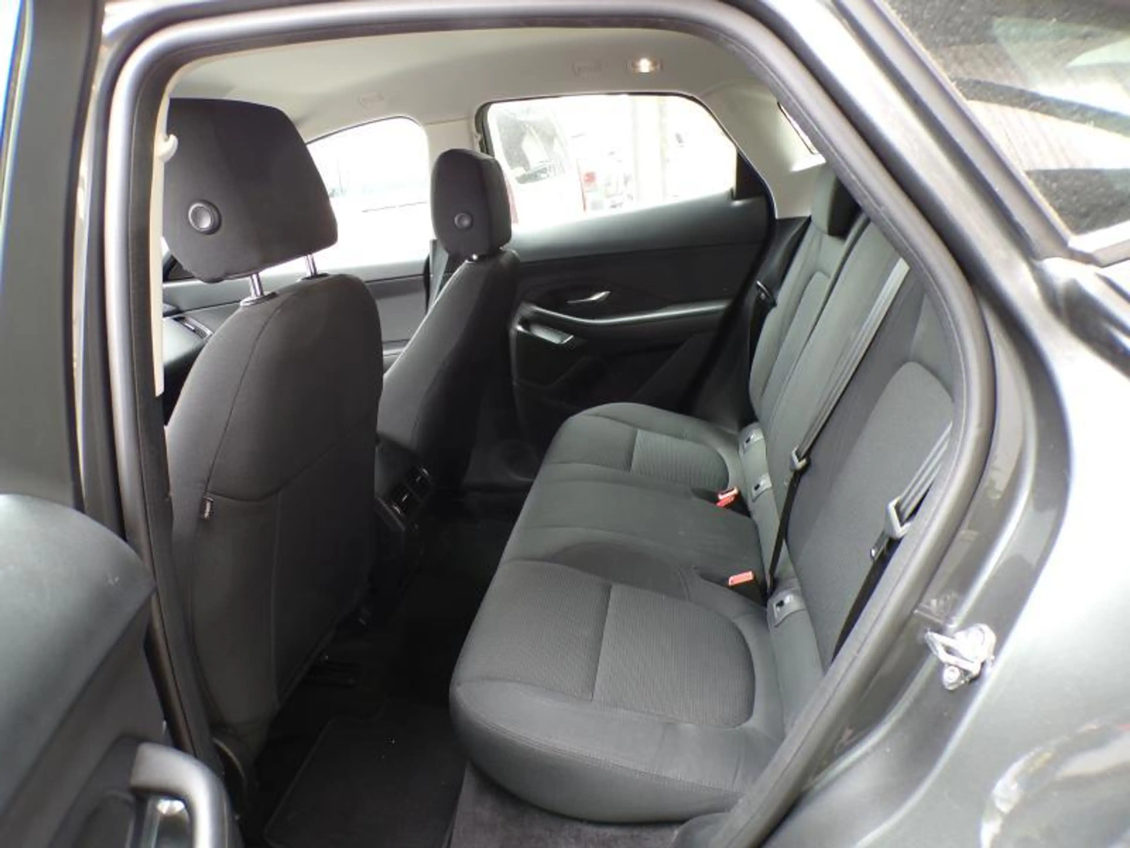Jaguar E-Pace 2.0D 150cv Gris 08/20 70.145km Airco GPS Bluetooth — photo 7