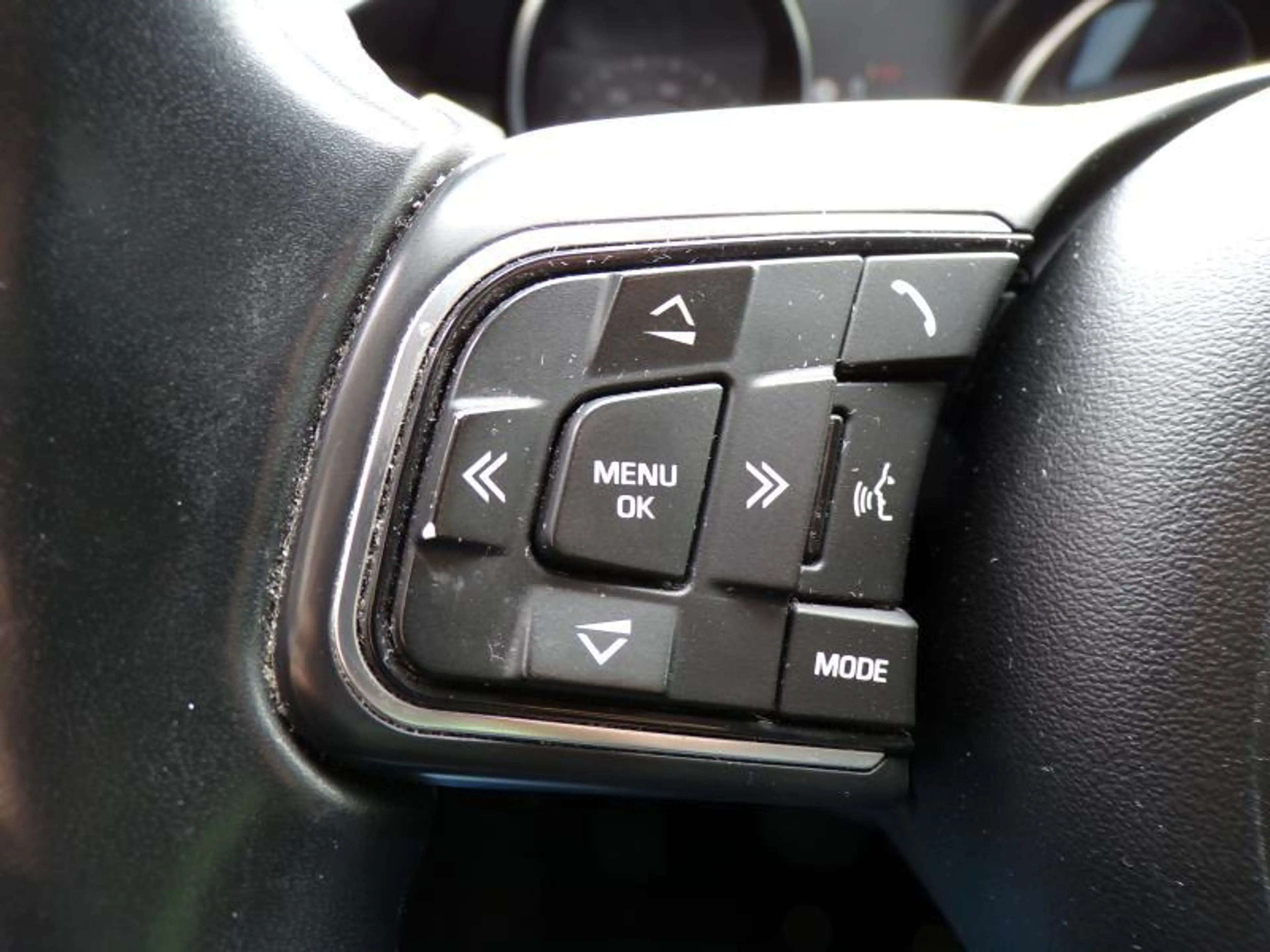 Jaguar E-Pace 2.0D 150cv Gris 08/20 70.145km Airco GPS Bluetooth — photo 12