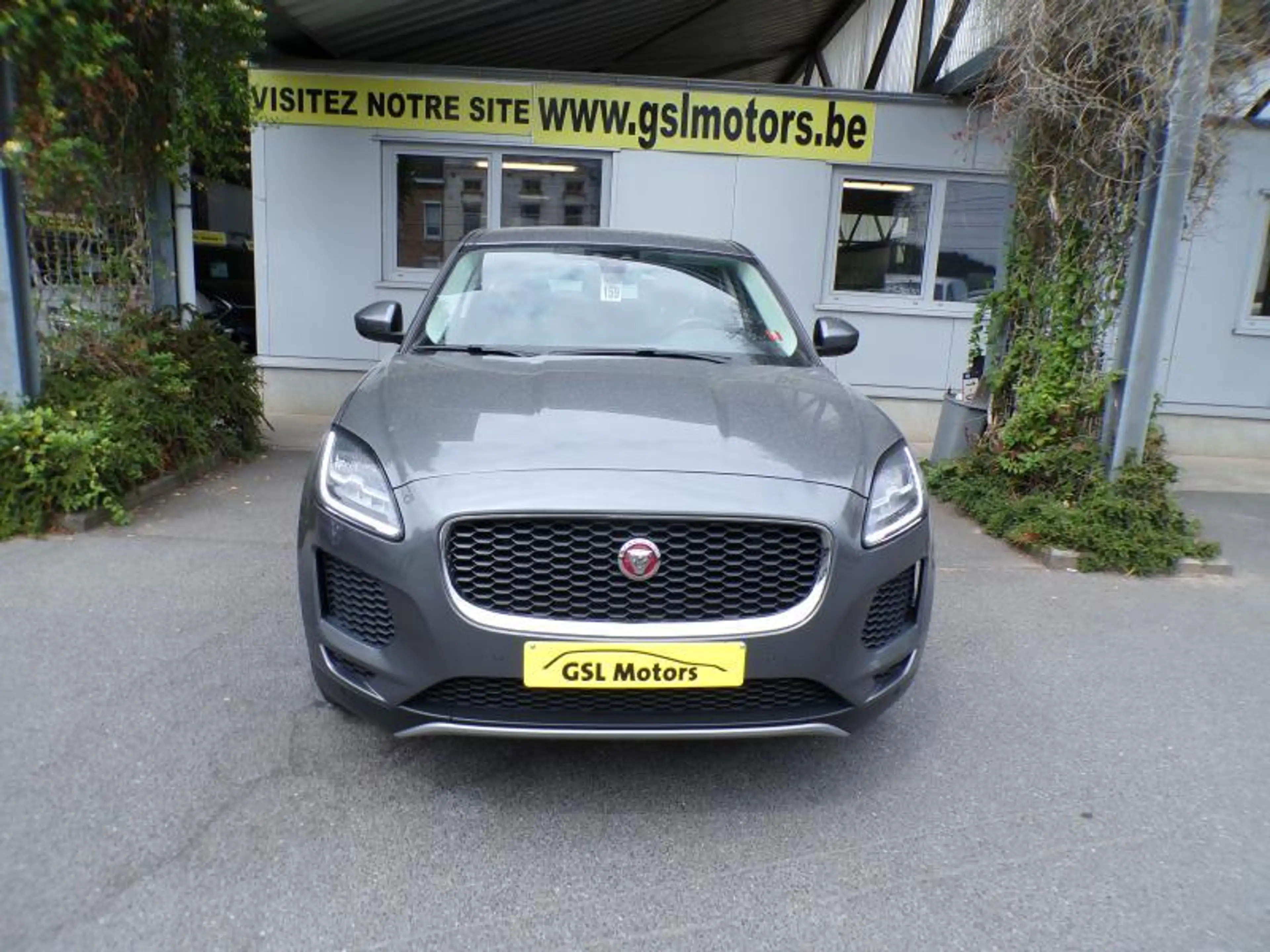 Jaguar E-Pace 2.0D 150cv Gris 08/20 70.145km Airco GPS Bluetooth — photo 2