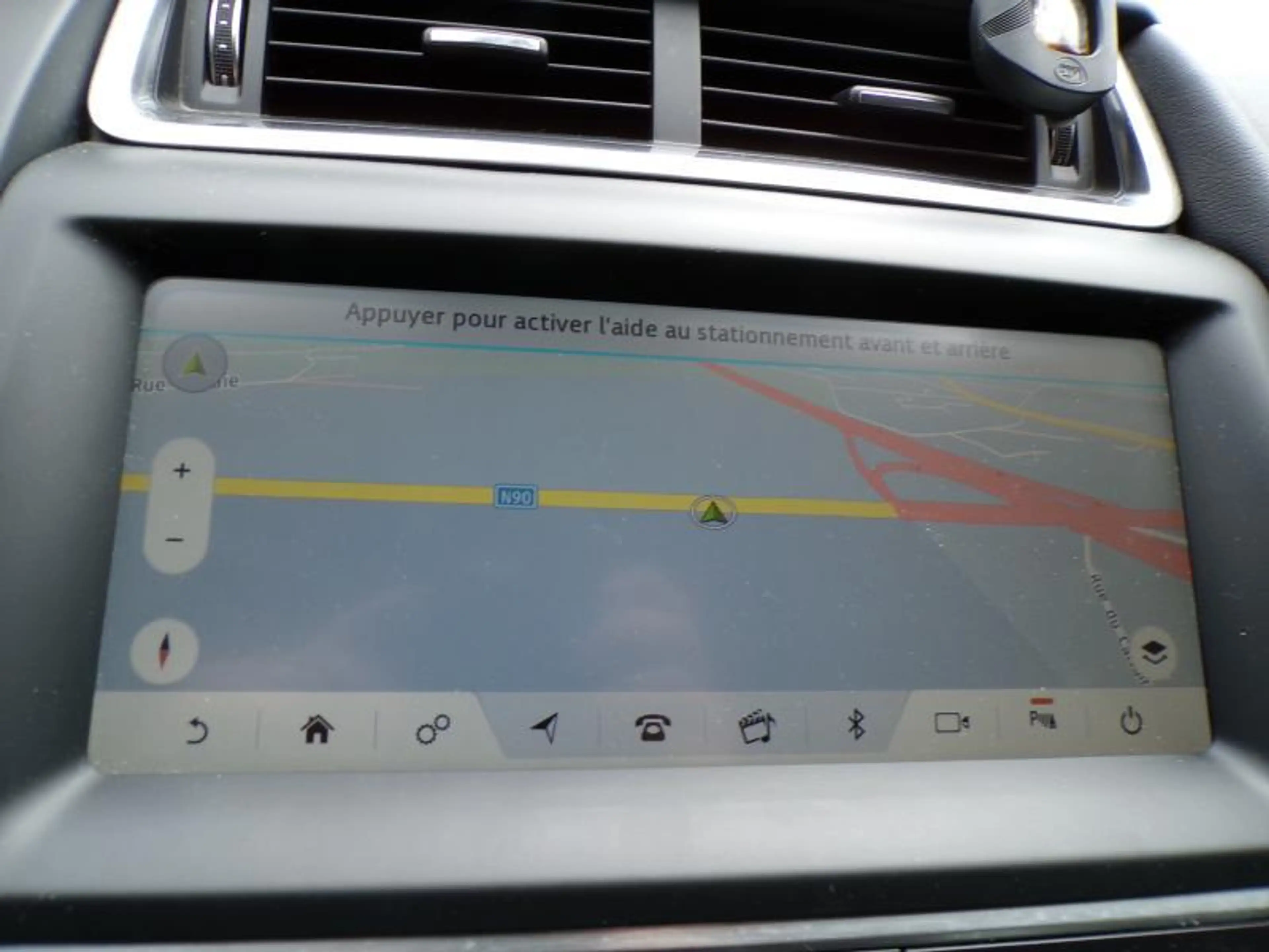 Jaguar E-Pace 2.0D 150cv Gris 08/20 70.145km Airco GPS Bluetooth — photo 9