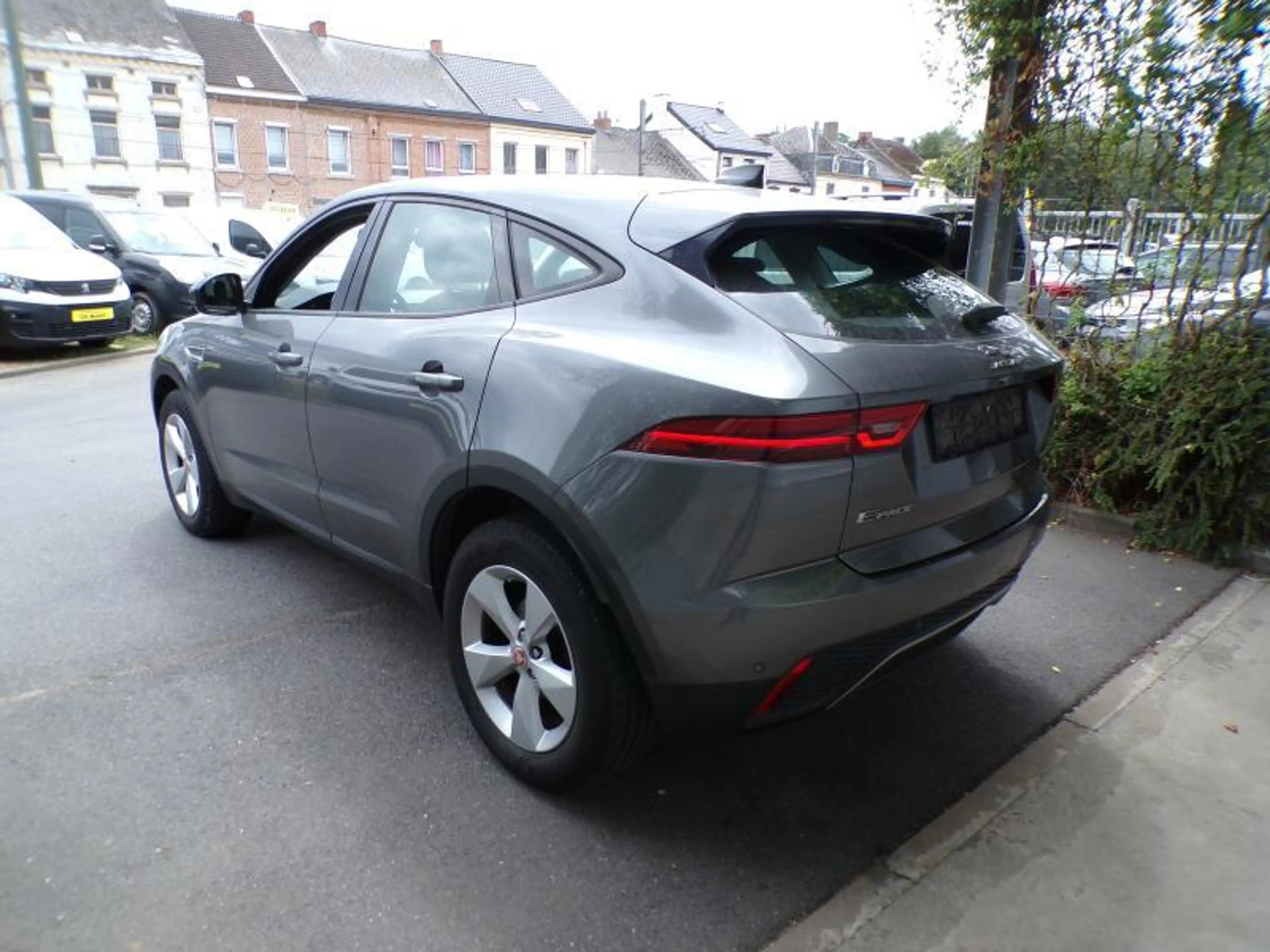 Jaguar E-Pace 2.0D 150cv Gris 08/20 70.145km Airco GPS Bluetooth — photo 5