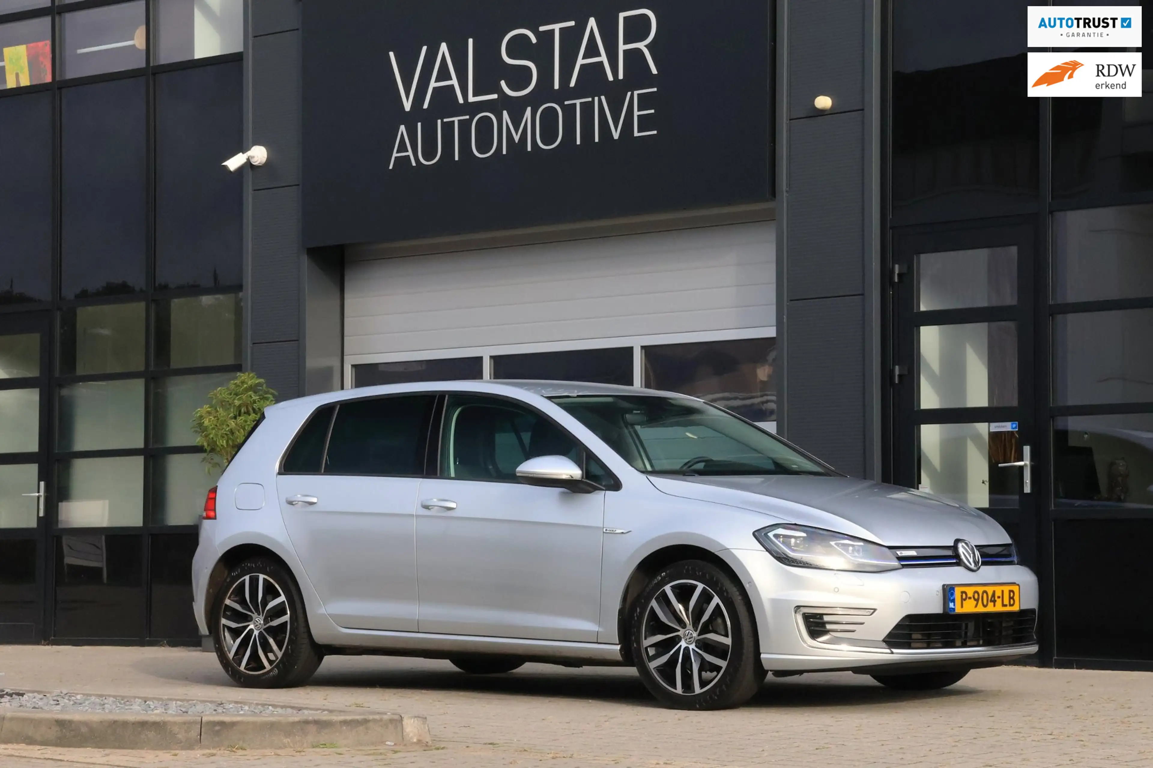 Volkswagen e-Golf E-Golf|Digi dash|Warmtepomp|LED| 89 % SOH|