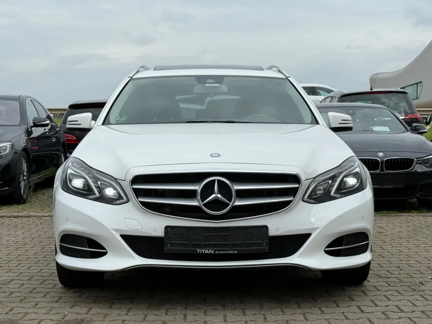 Mercedes-Benz E 220 T BlueTec TÜV neu Navi SHZ H-K LED Leder Weiß - 2