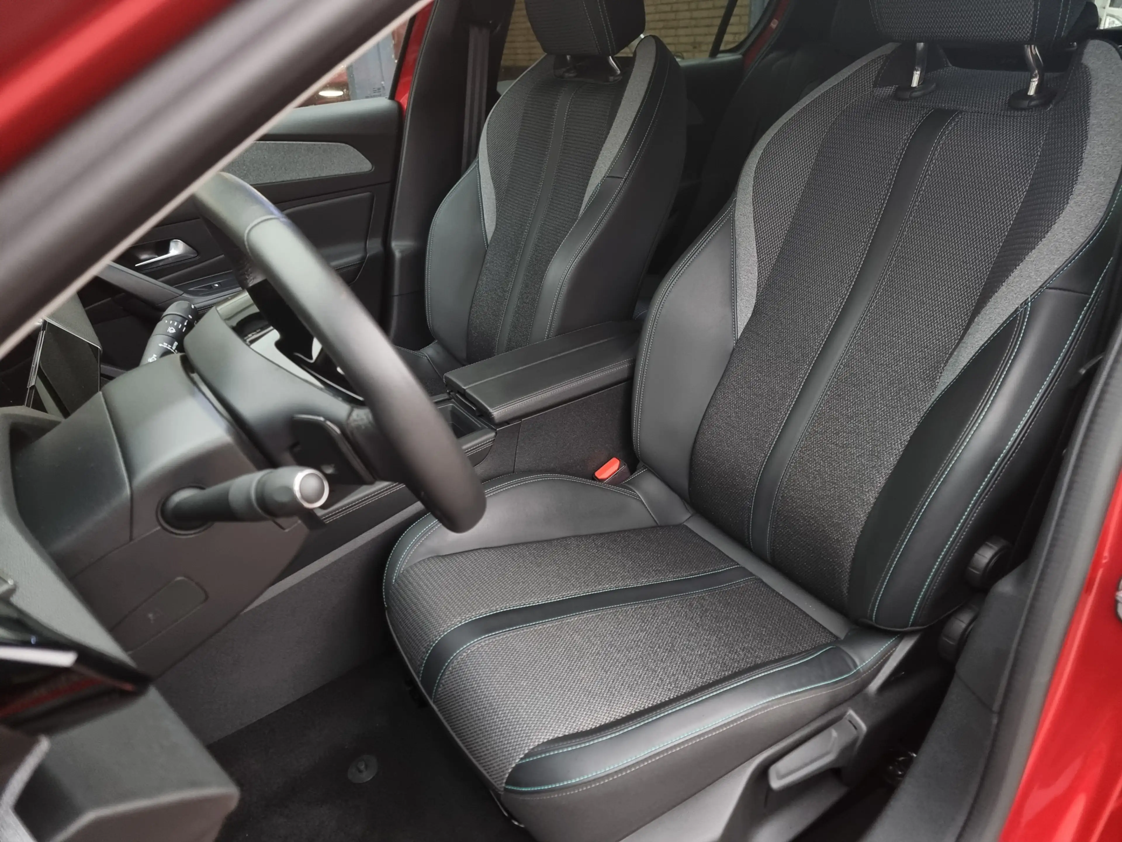Peugeot 308 1.6 Plug-in Hybrid 180 Allure | 32dkm | 2024 | Ad. — photo 14