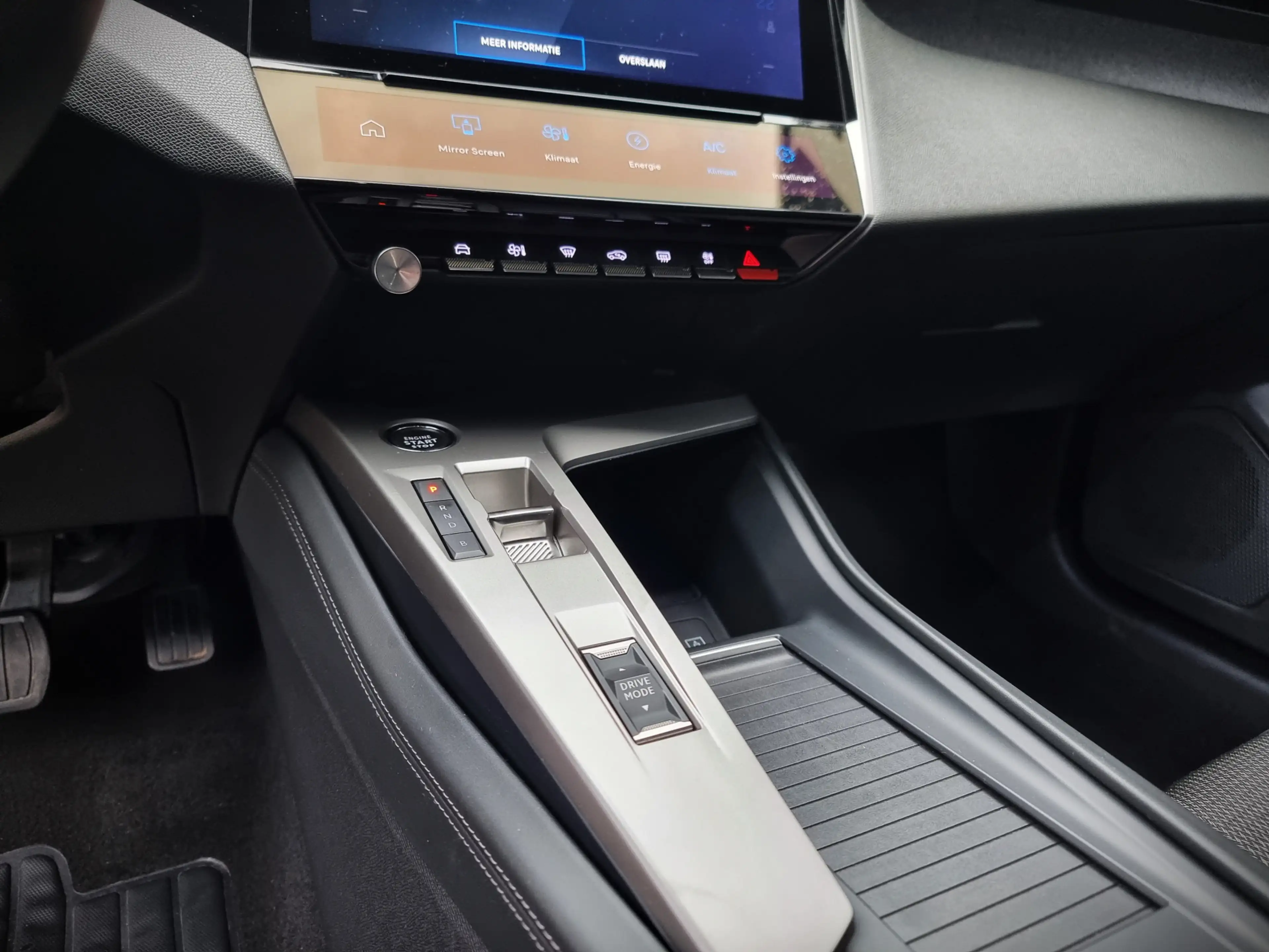 Peugeot 308 1.6 Plug-in Hybrid 180 Allure | 32dkm | 2024 | Ad. — photo 26