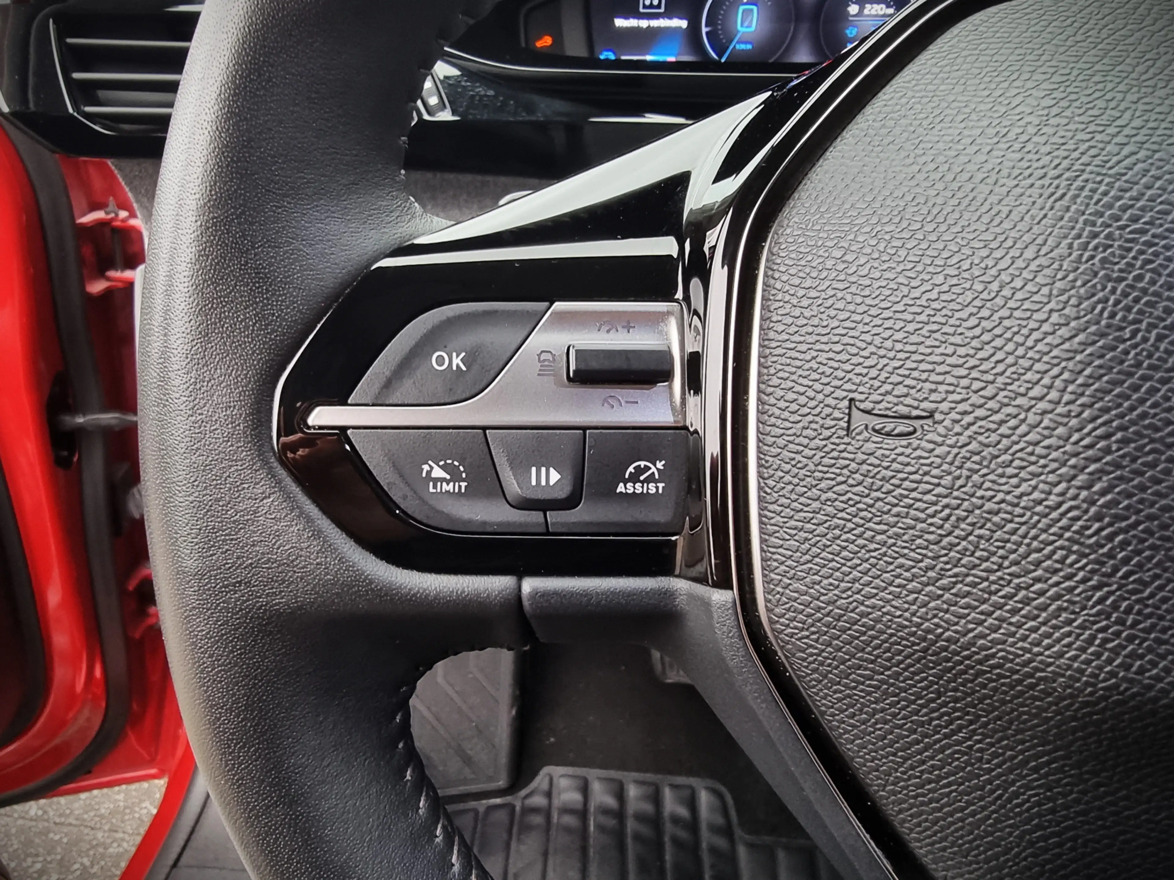 Peugeot 308 1.6 Plug-in Hybrid 180 Allure | 32dkm | 2024 | Ad. — photo 17