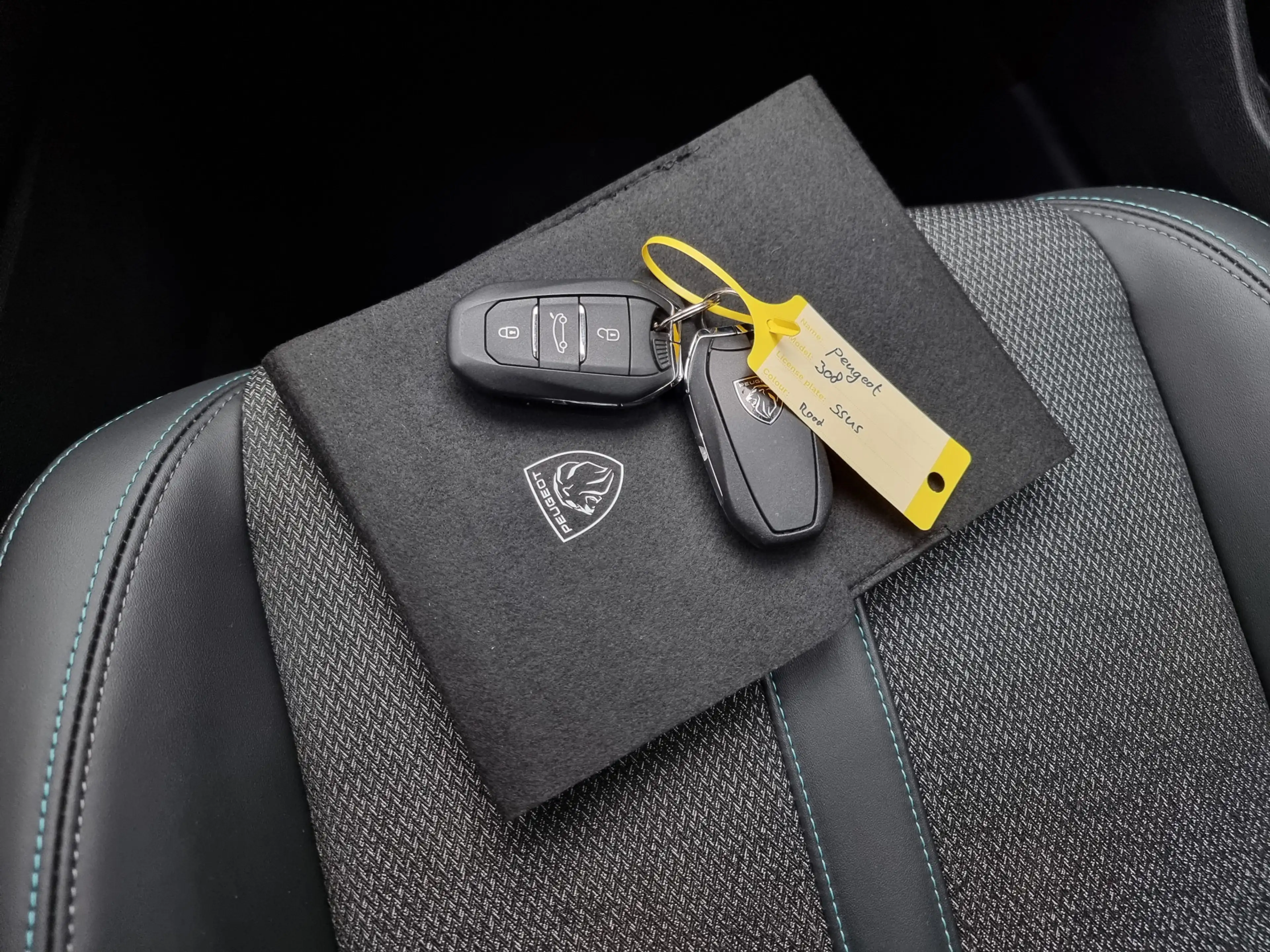 Peugeot 308 1.6 Plug-in Hybrid 180 Allure | 32dkm | 2024 | Ad. — photo 36
