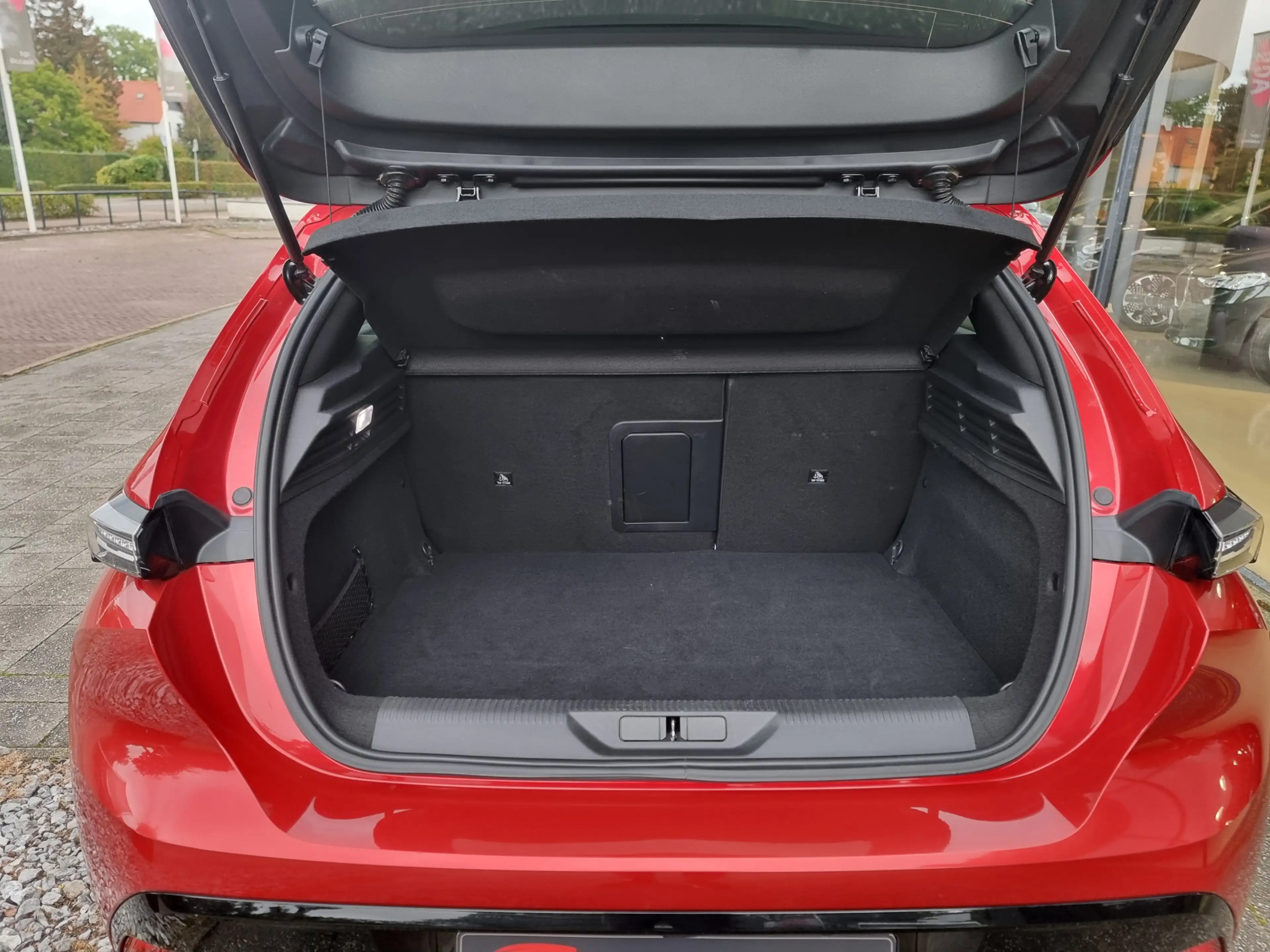 Peugeot 308 1.6 Plug-in Hybrid 180 Allure | 32dkm | 2024 | Ad. — photo 12