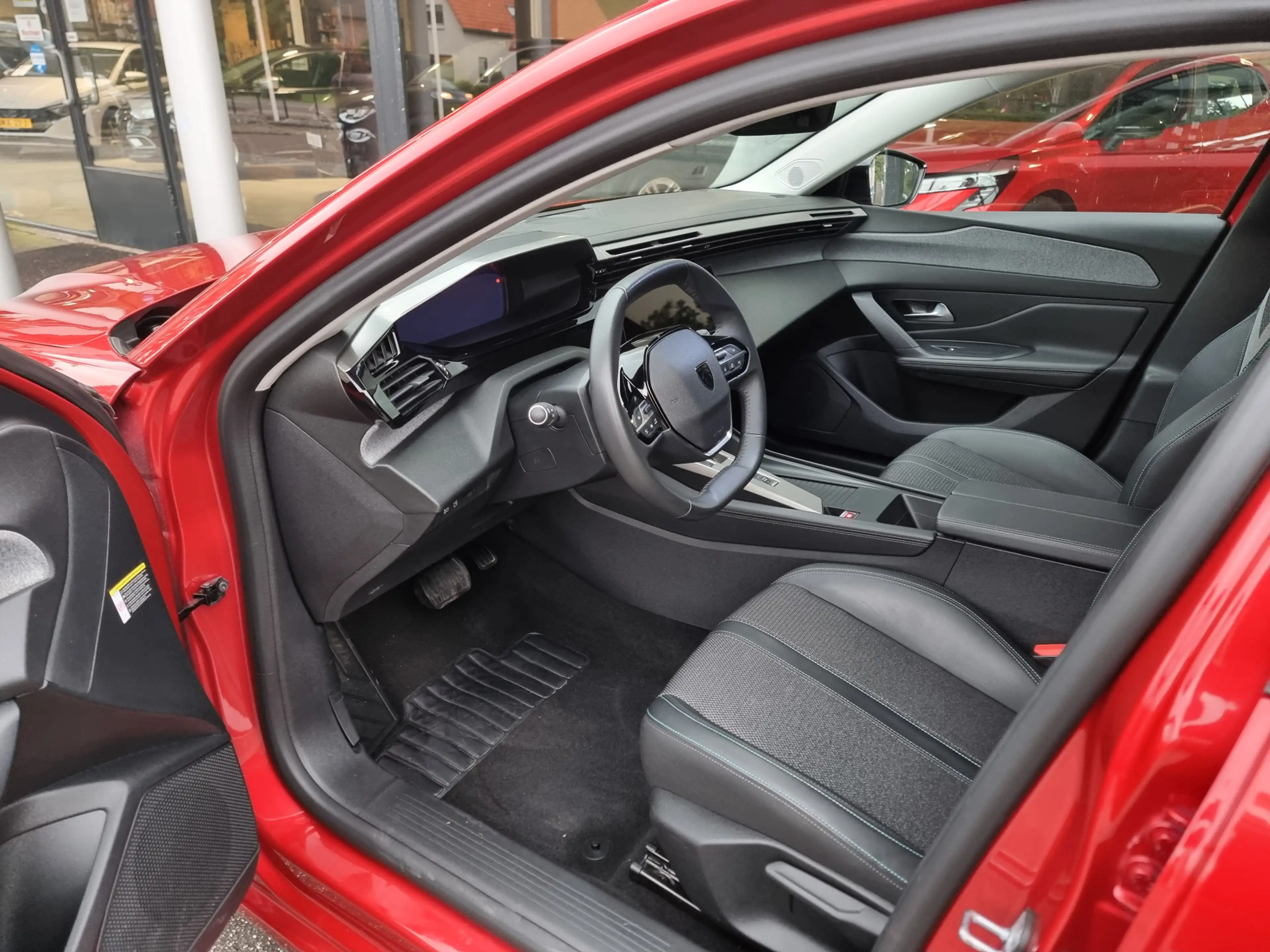 Peugeot 308 1.6 Plug-in Hybrid 180 Allure | 32dkm | 2024 | Ad. — photo 13