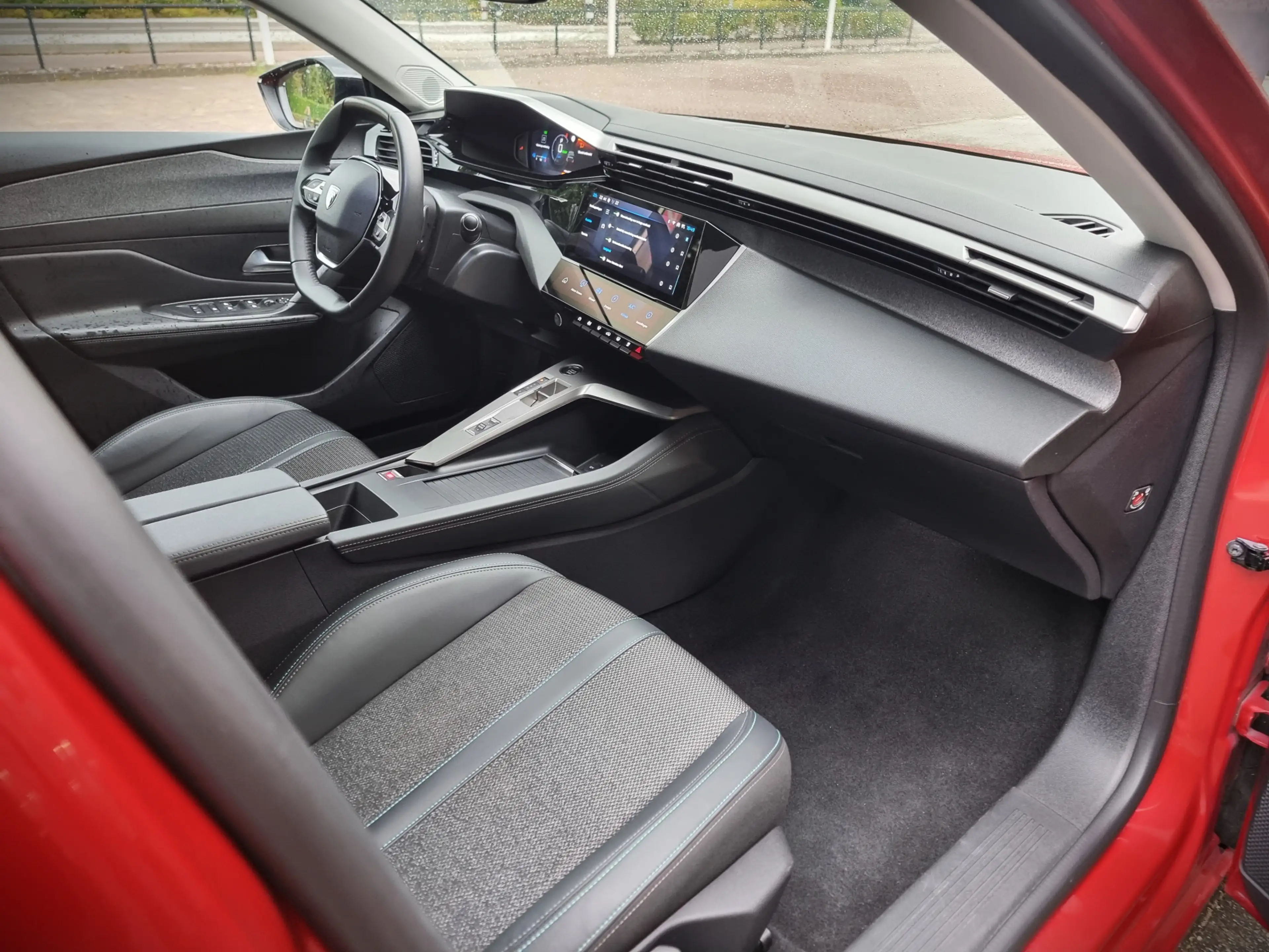Peugeot 308 1.6 Plug-in Hybrid 180 Allure | 32dkm | 2024 | Ad. — photo 28
