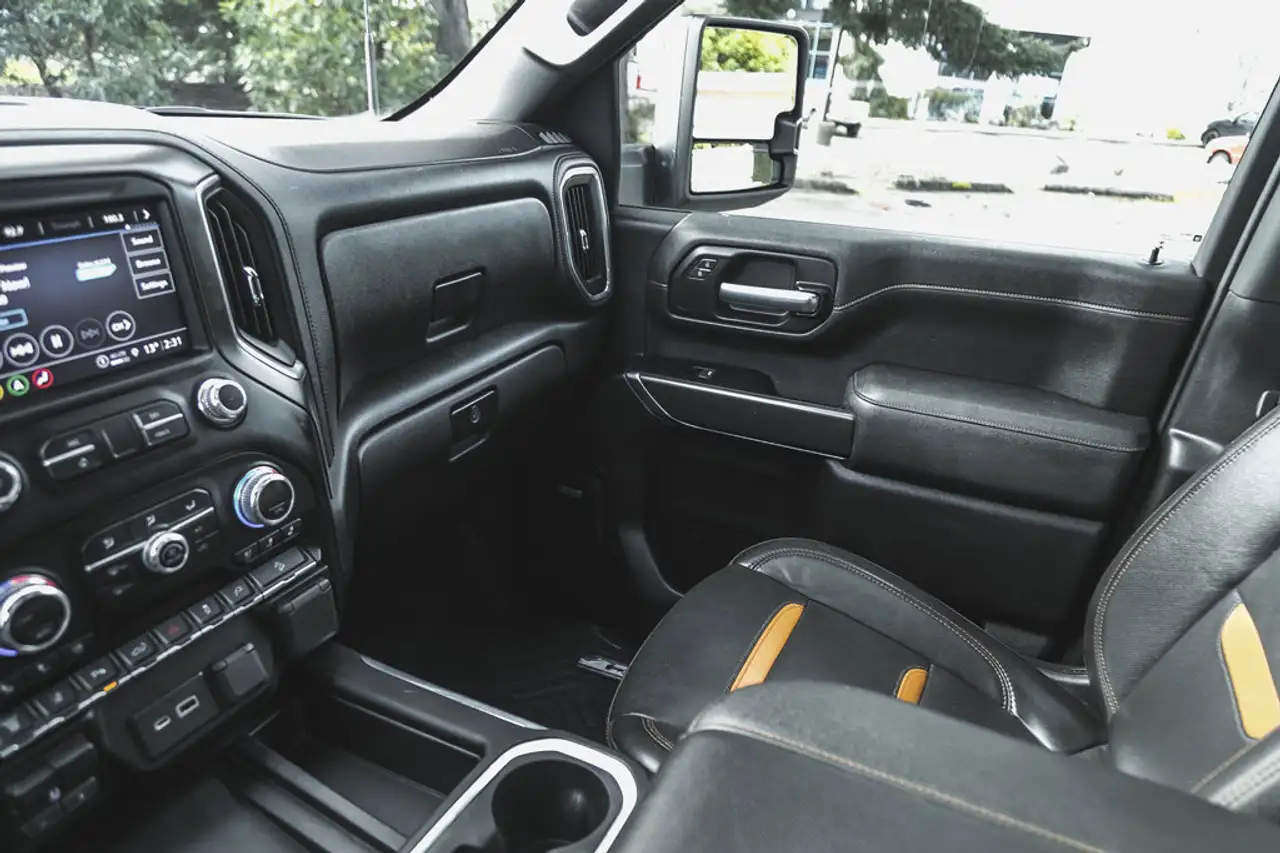 GMC Sierra 3500HD снимка GMC Sierra 3500HD