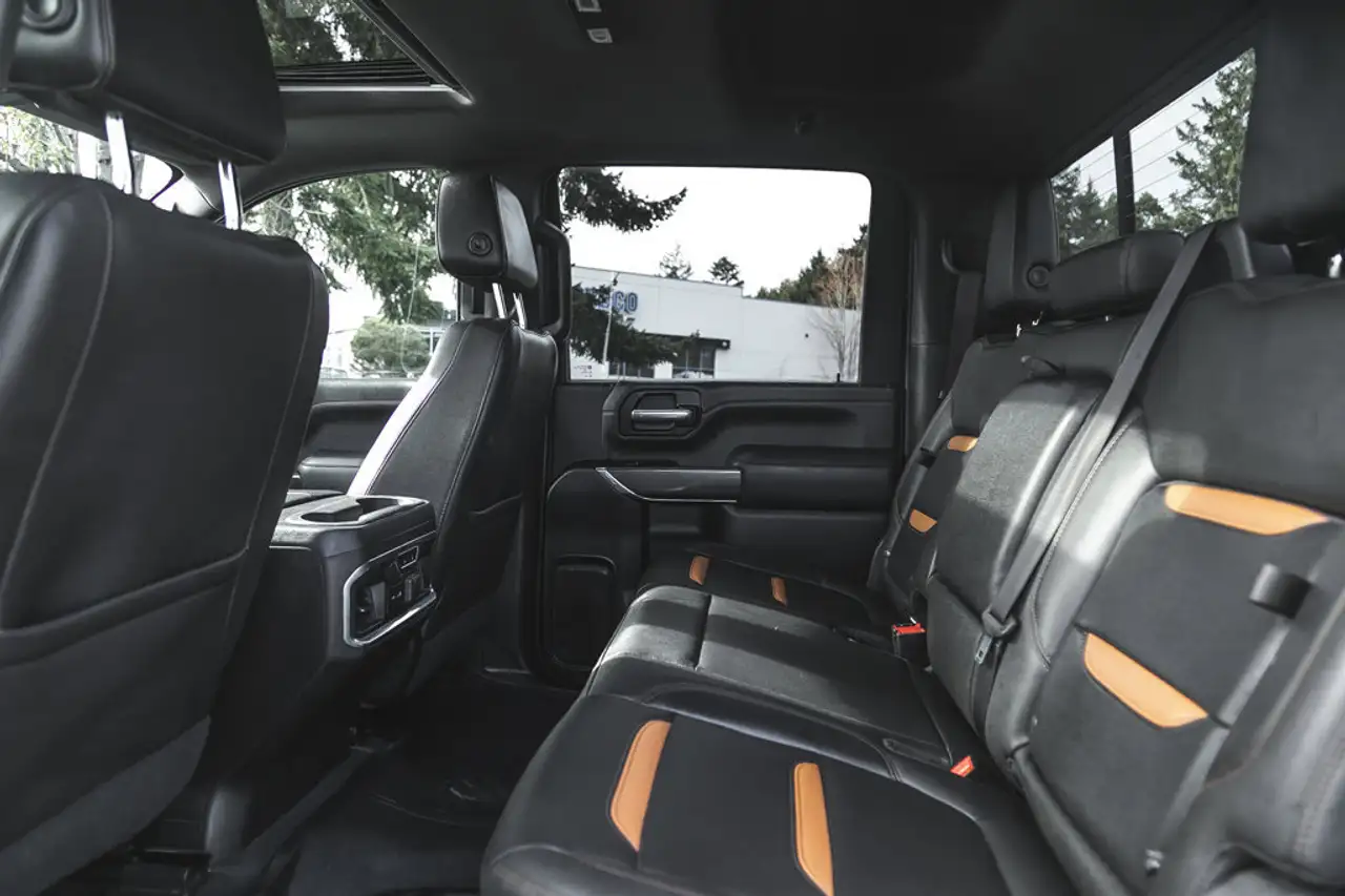 GMC Sierra 3500HD снимка GMC Sierra 3500HD