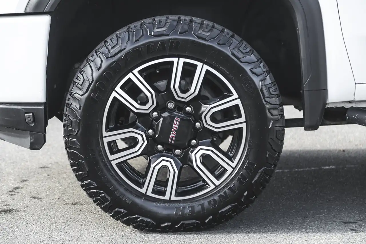 GMC Sierra 3500HD снимка GMC Sierra 3500HD