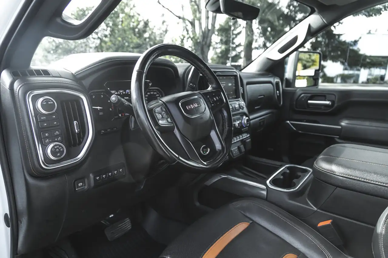 GMC Sierra 3500HD снимка GMC Sierra 3500HD