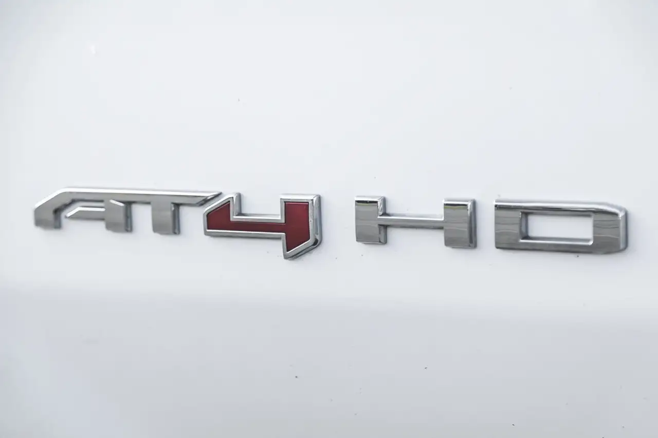 GMC Sierra 3500HD снимка GMC Sierra 3500HD