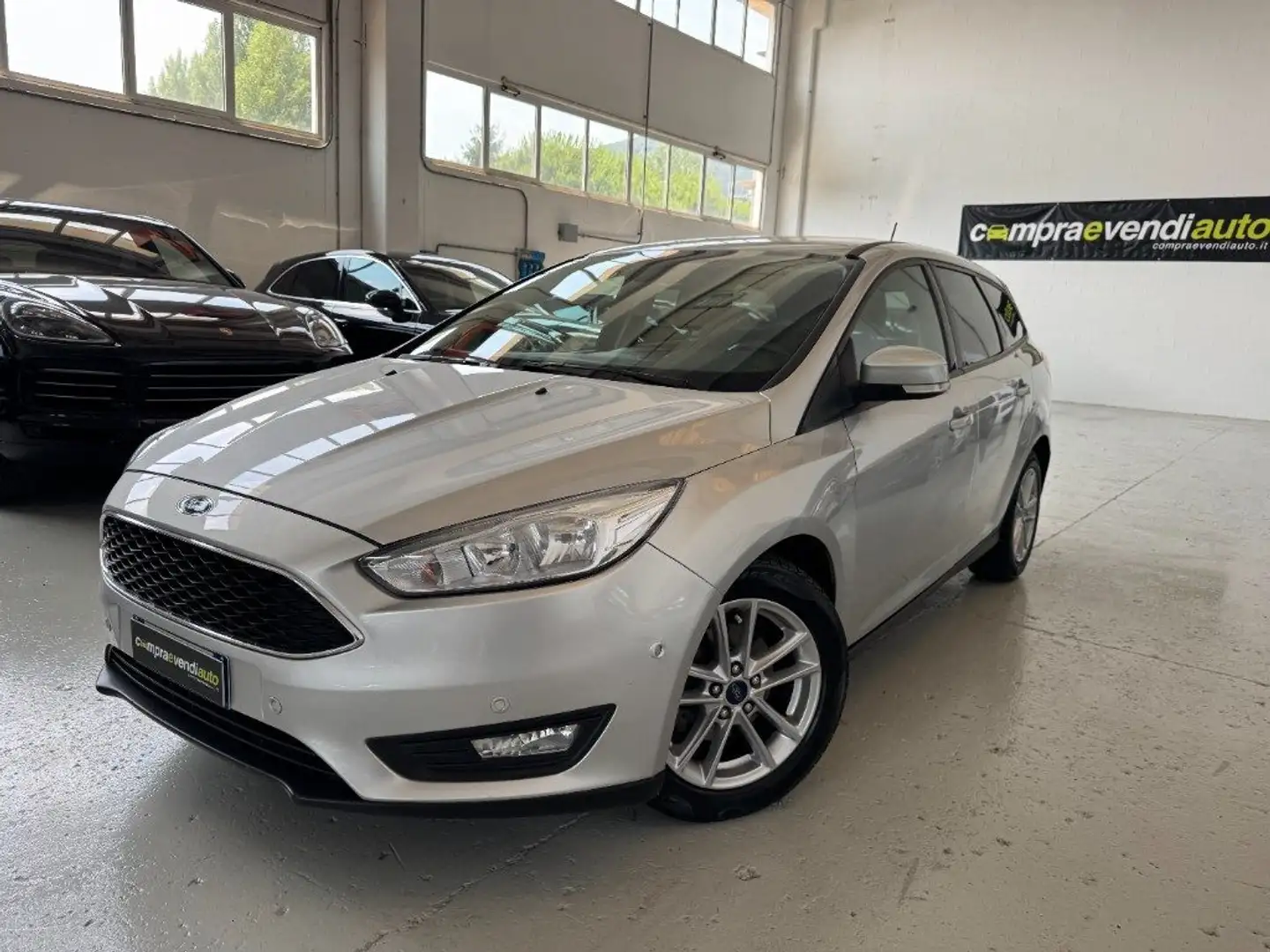 Ford Focus 1.0 EcoBoost 100C SW Business Argent - 1