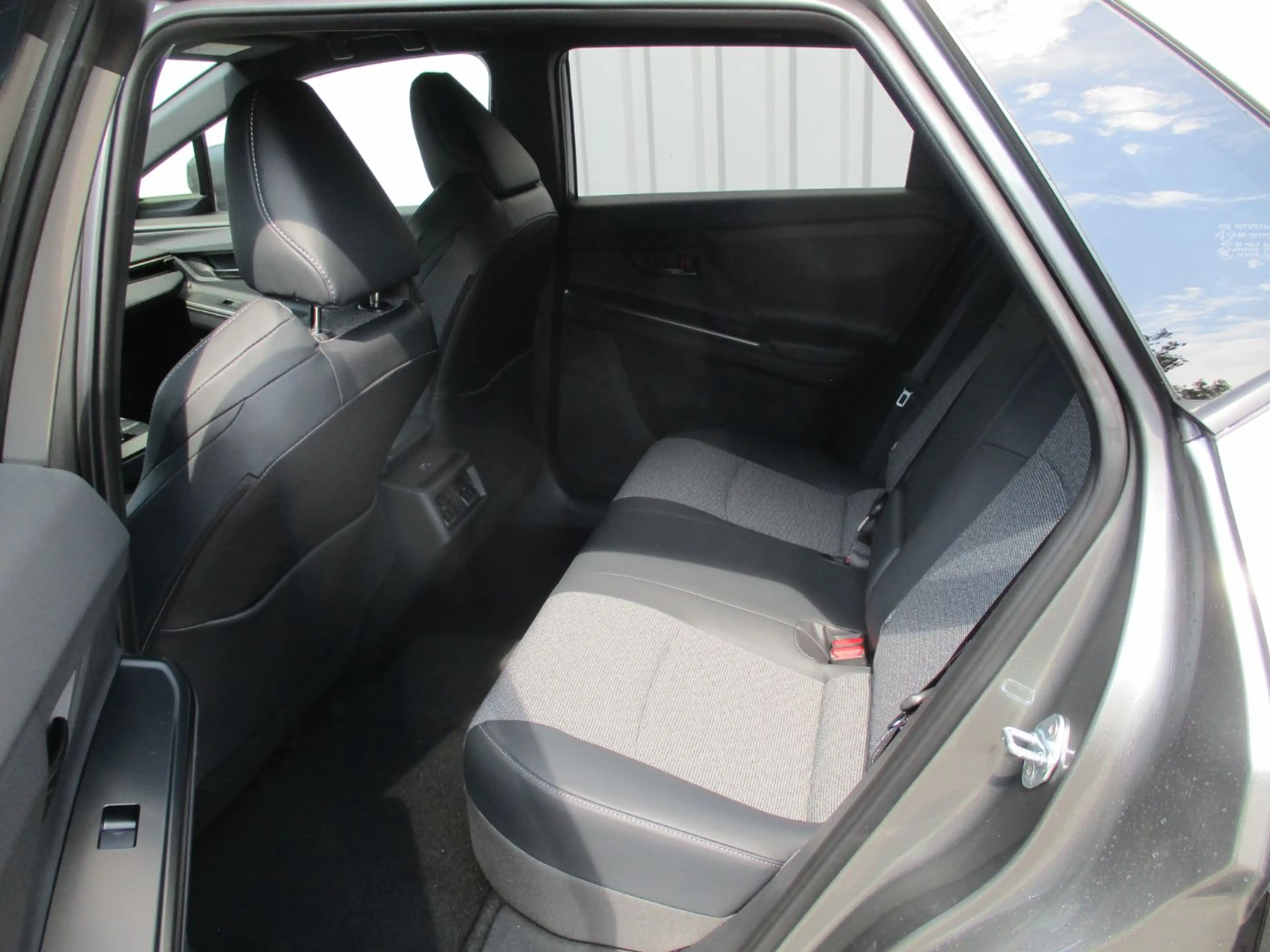 Toyota bZ4X FWD Active Drive ACC+LED+Navi+SHZ+2xKlima — photo 11