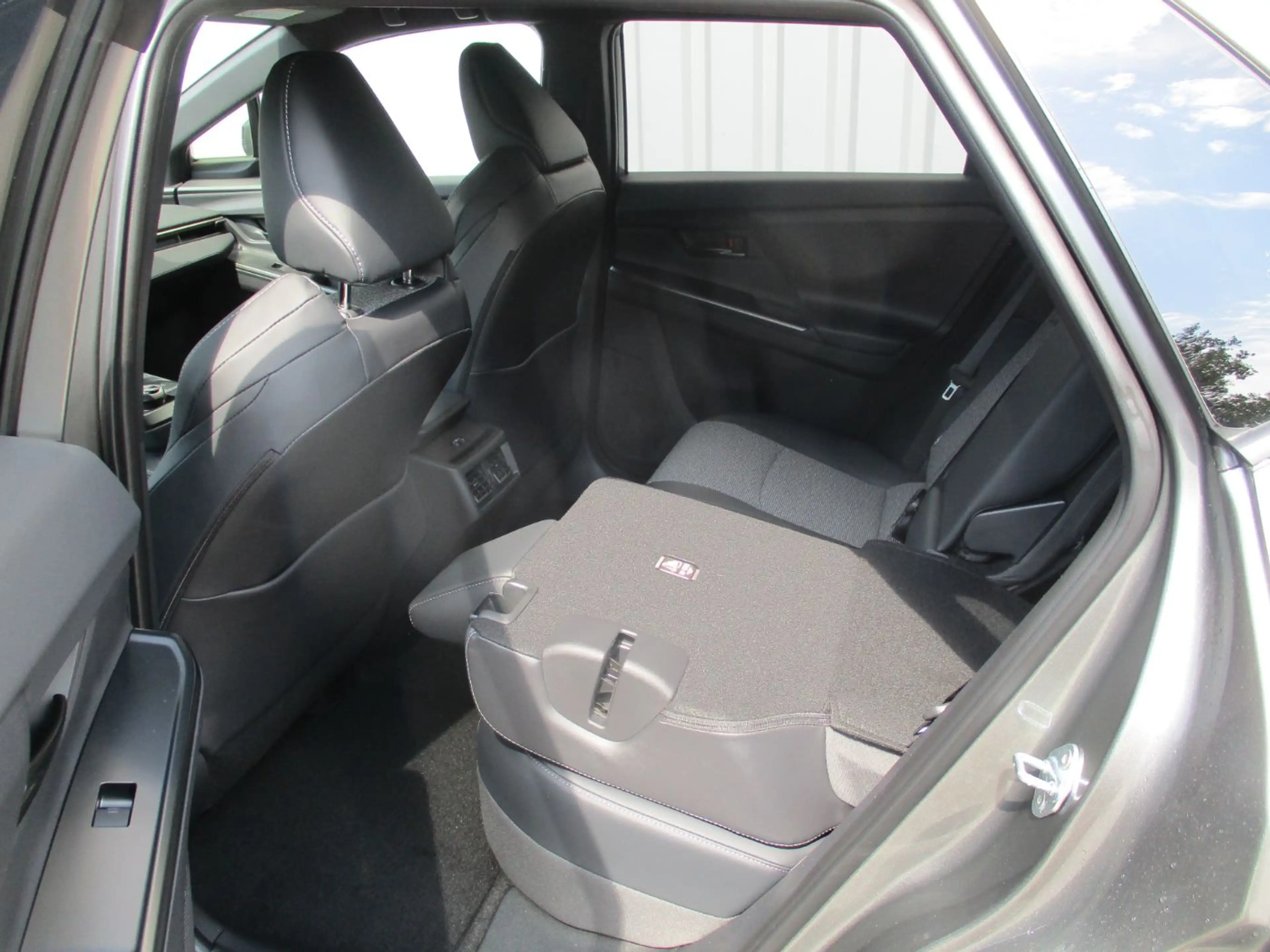 Toyota bZ4X FWD Active Drive ACC+LED+Navi+SHZ+2xKlima — photo 12