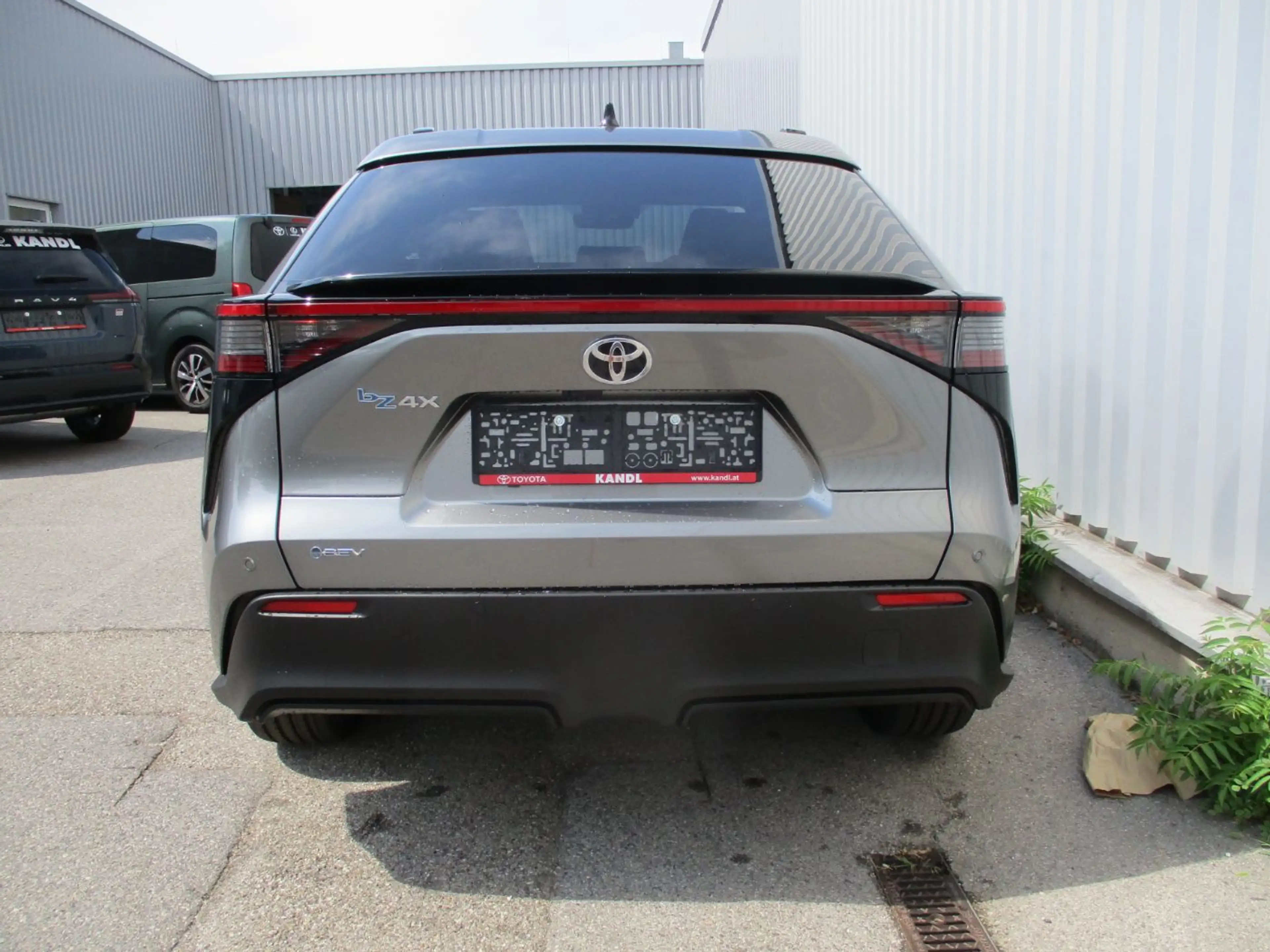 Toyota bZ4X FWD Active Drive ACC+LED+Navi+SHZ+2xKlima — photo 6