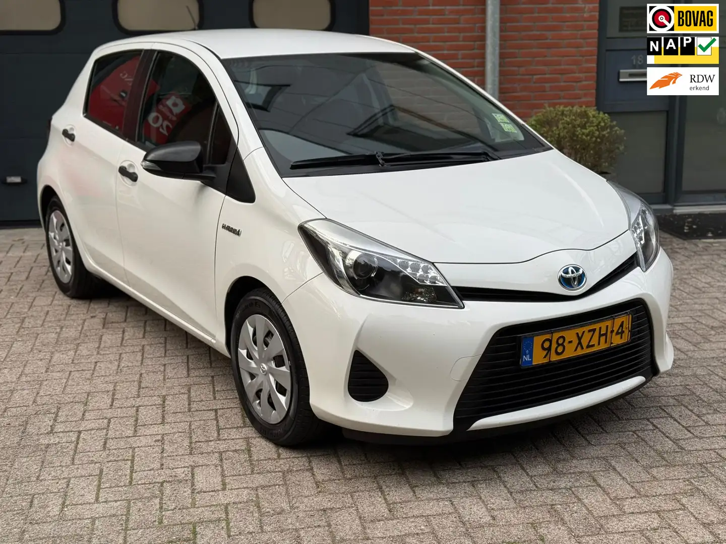 Toyota Yaris 1.5 Full Hybrid Comfort|Luxe|Automaat|NAP|Onderhou Weiß - 1