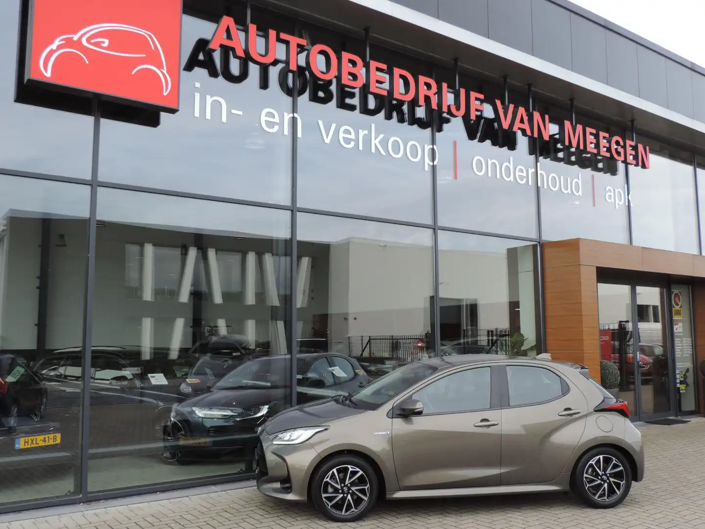 Toyota Yaris 1.5 Hybrid Business Plus AUTOMAAT 79.000km | Leer+ Grijs - 2