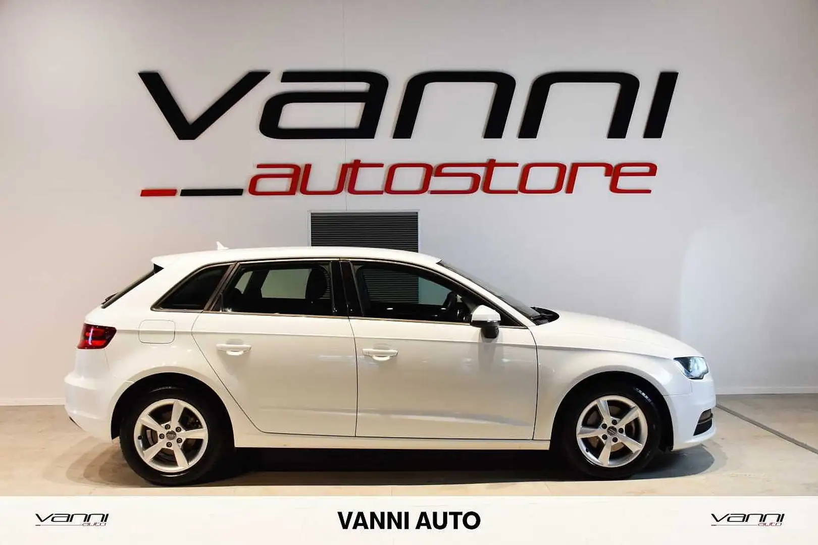 Audi A3 SPB 1.6 TDI Attraction Bianco - 2