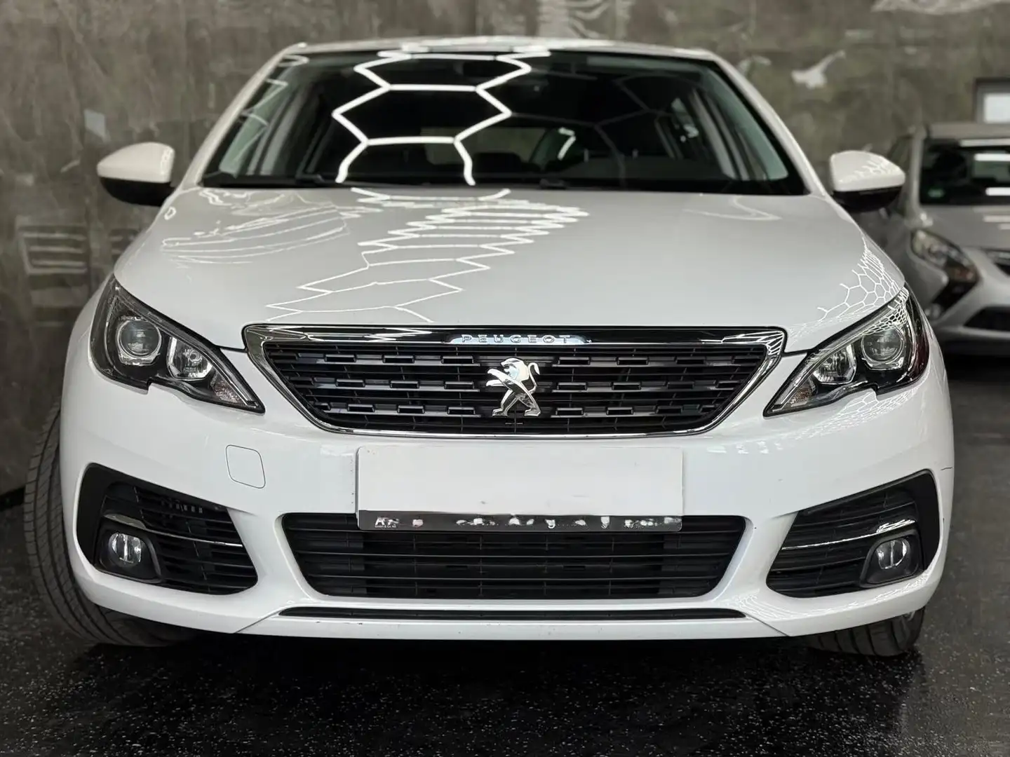 Peugeot 308 PureTech 130 EAT8 Active Pack Weiß - 2