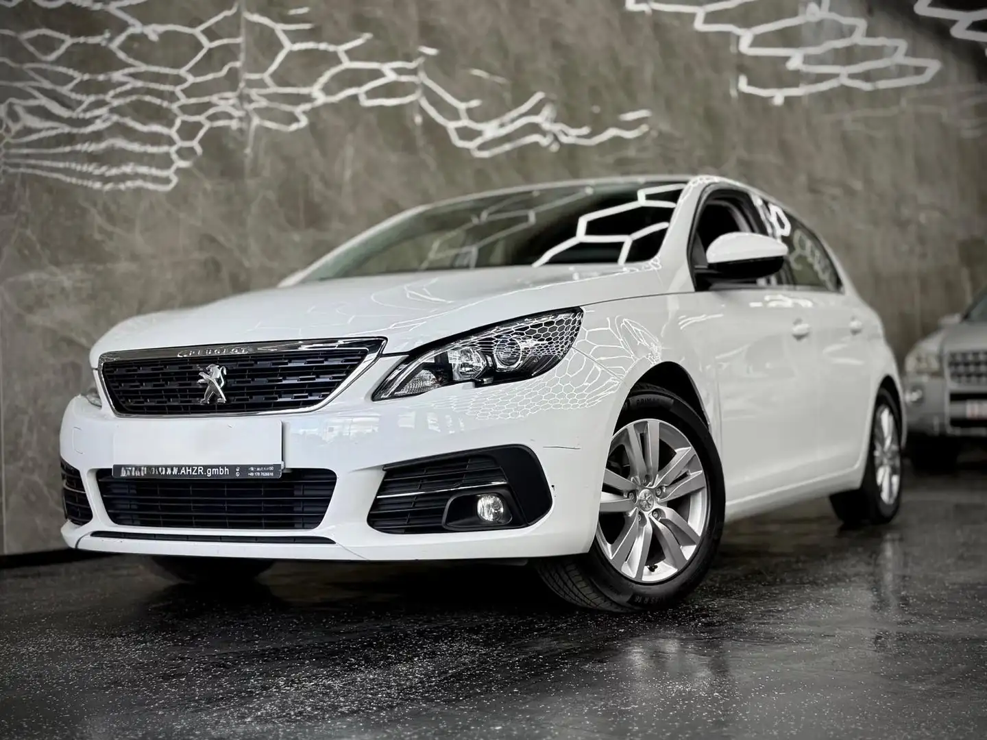 Peugeot 308 PureTech 130 EAT8 Active Pack Weiß - 1