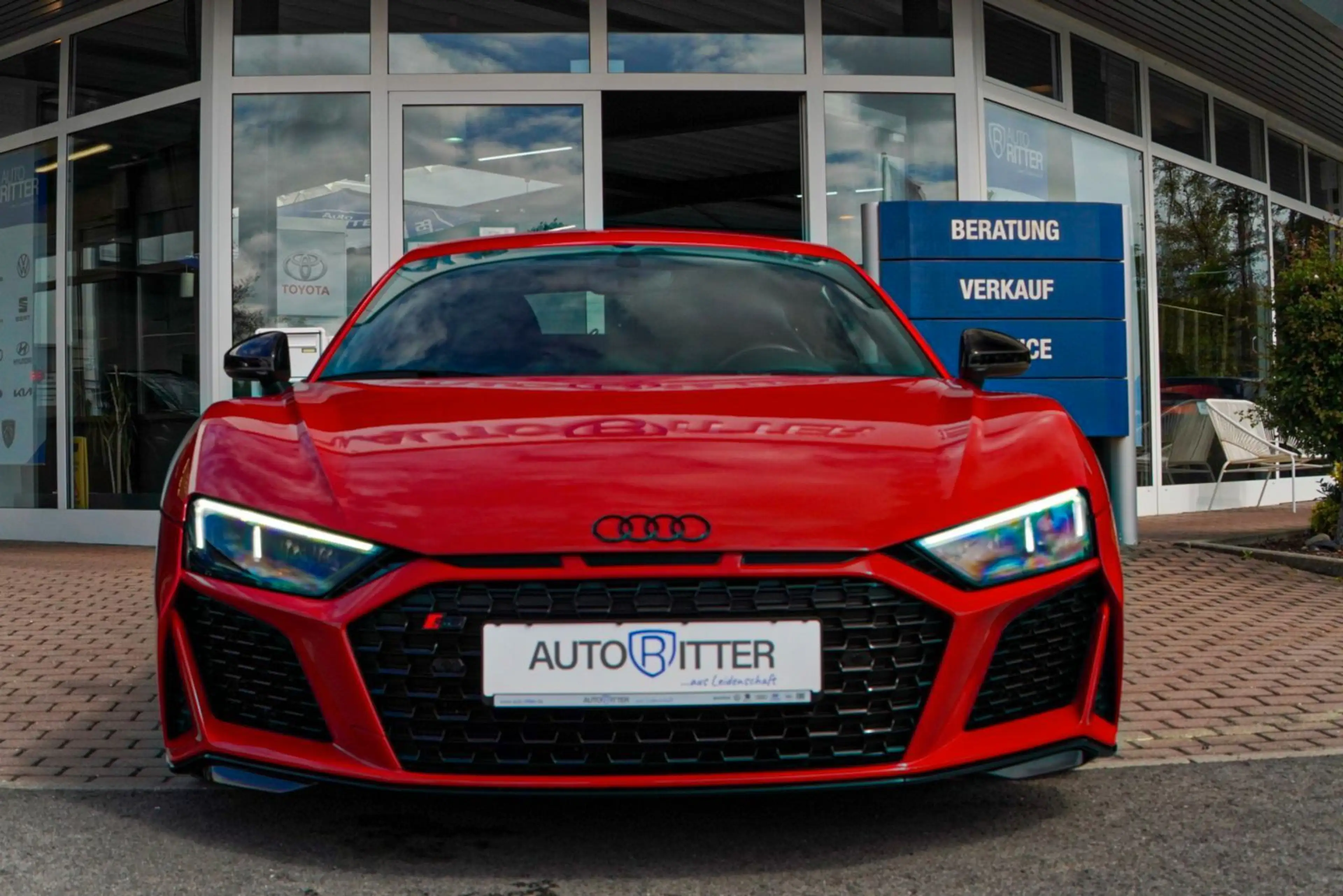 Audi R8 5.2 FSI RWD Coupe performance — photo 2