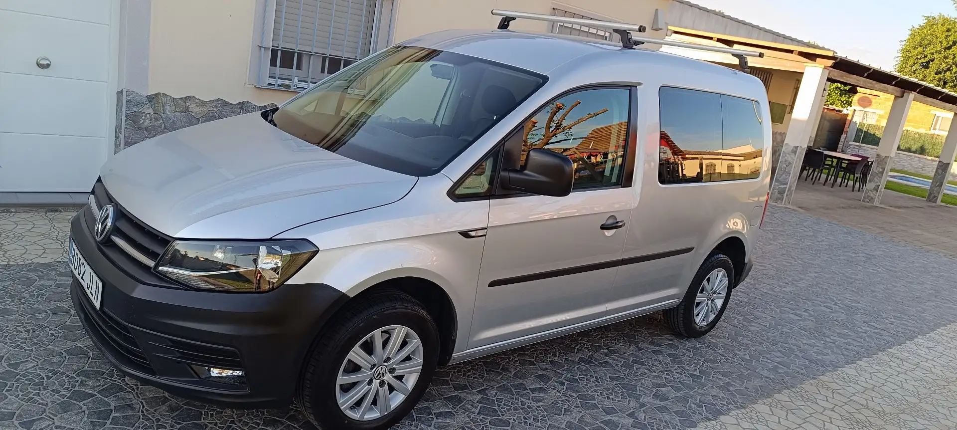 Volkswagen Caddy 1.9TDI Life Bluemotion - 1