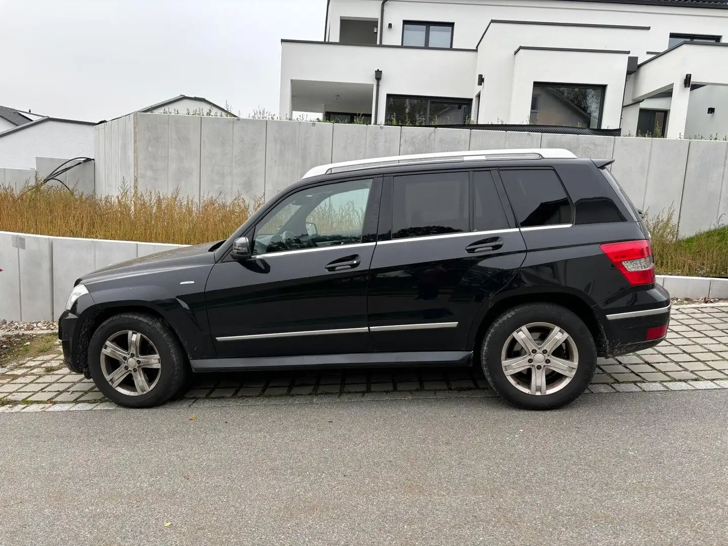 Mercedes-Benz GLK 320 GLK 320 CDI DPF 4Matic 7G-TRONIC Edition 1 Schwarz - 1