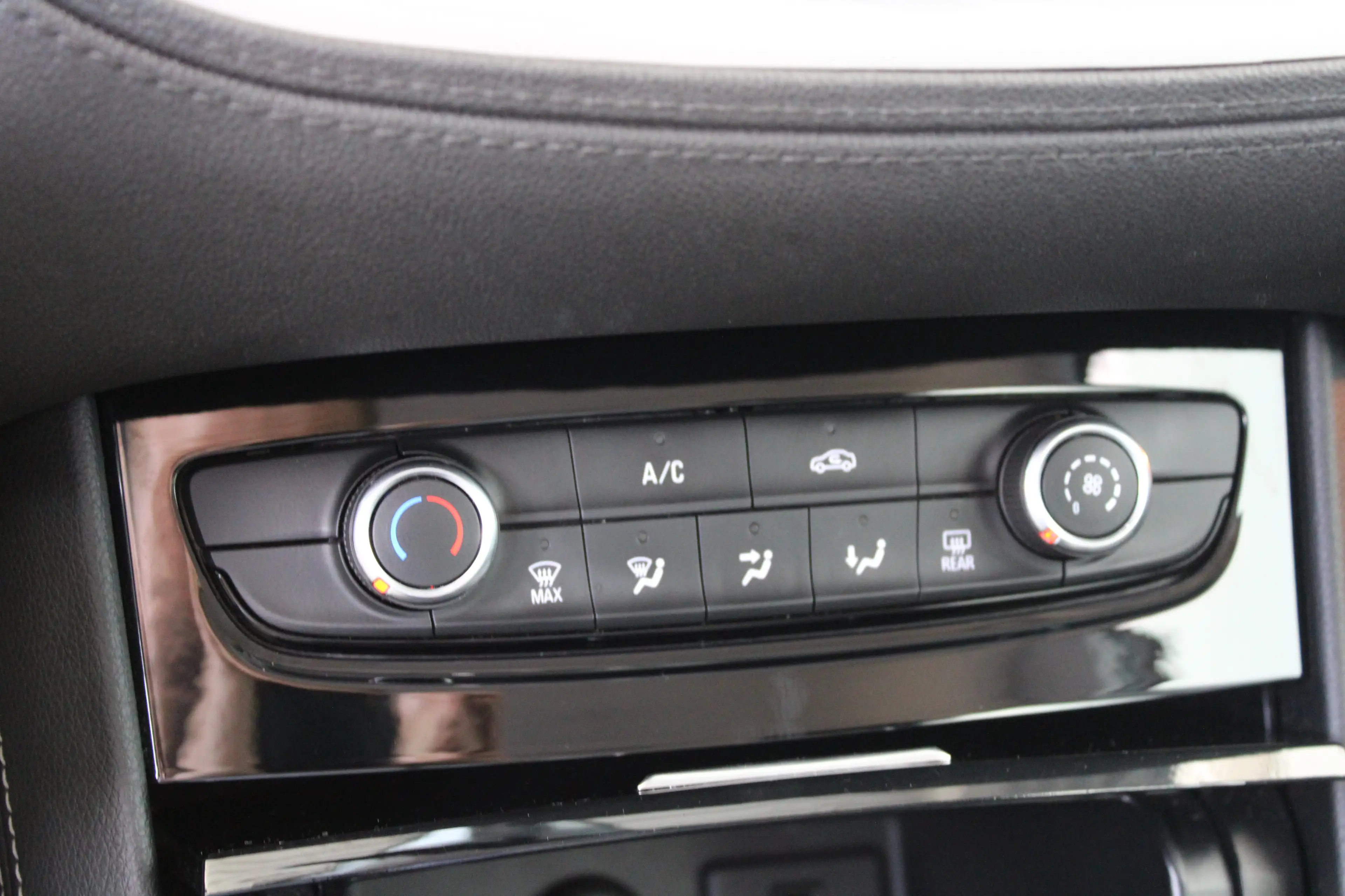 Opel Grandland X 1.2 Turbo Online Edition | Parkeersensoren voor & — photo 26