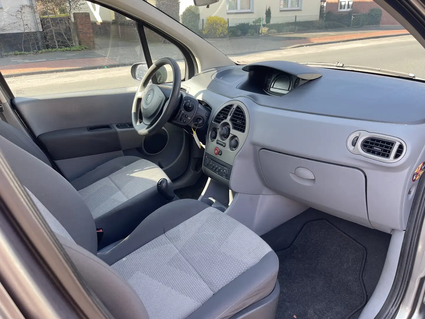 Renault Modus zhanriemen neu öl und Filter neu tüv 03.26 - 2