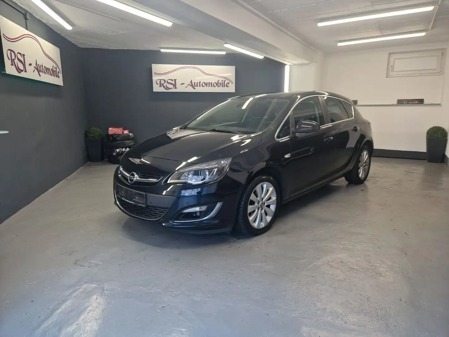 Opel Astra J Lim. 5-trg. Exklusiv,NAVI,XENON,T.-Leder Noir - 1