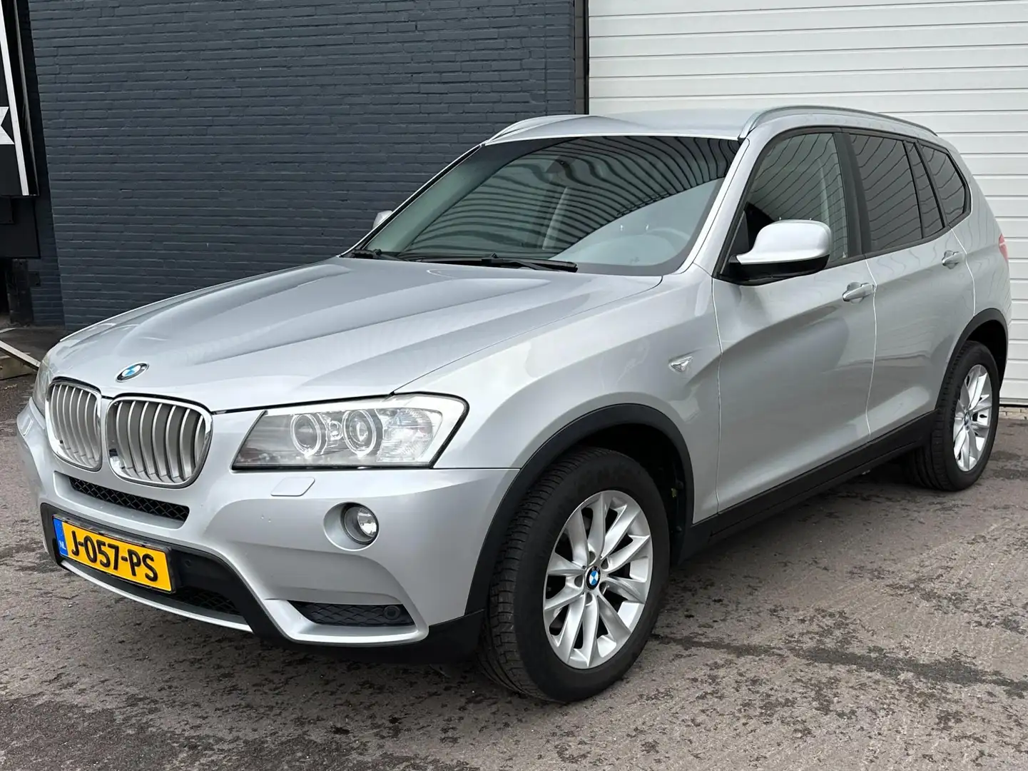 BMW X3 XDrive28i High Executive 6CILLINDER/AUTO/LEDER/NAV Gris - 2