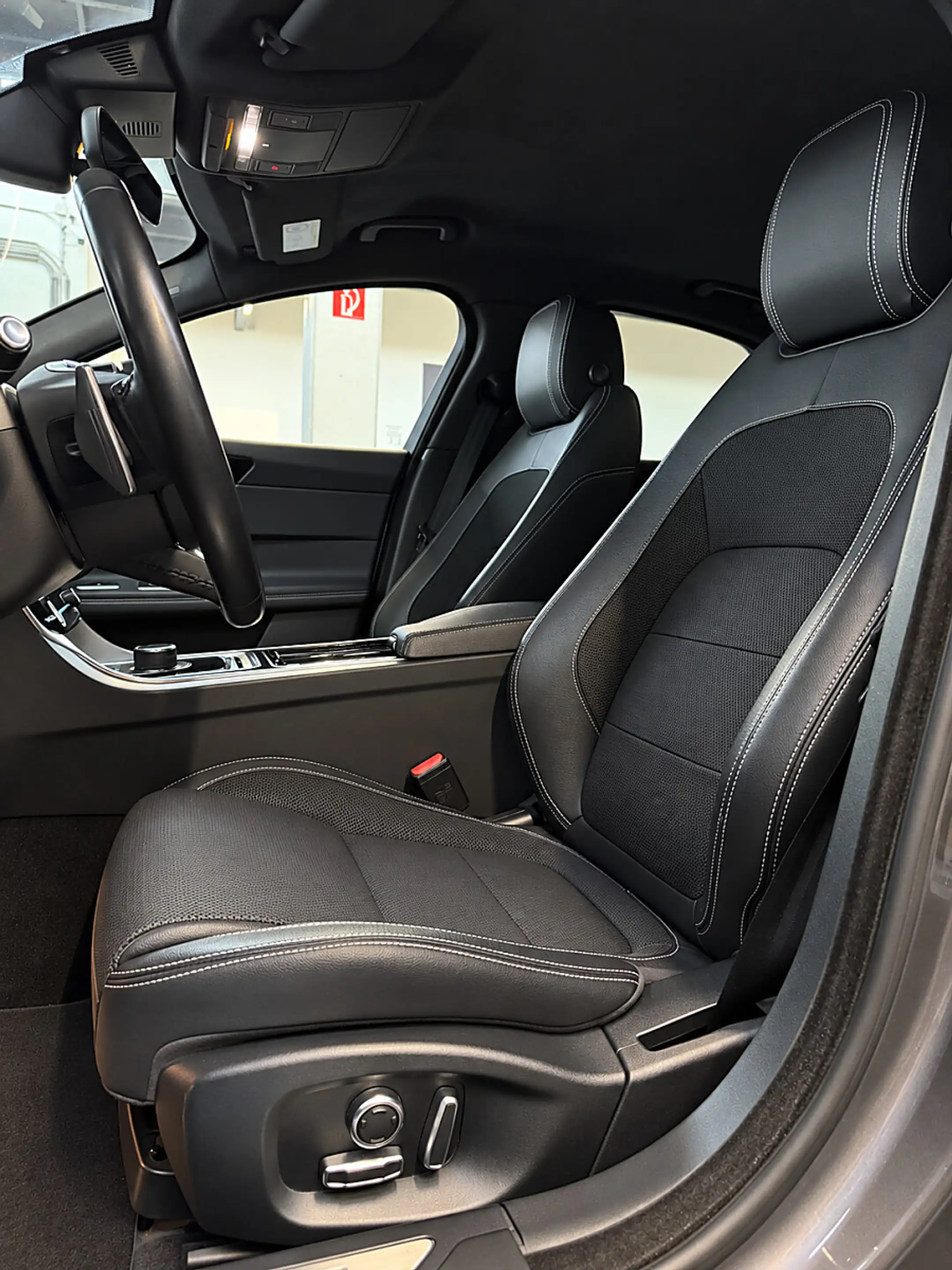 Jaguar XF 20d AWD R-Sport Automatik* FINANZIERUNG * — photo 11