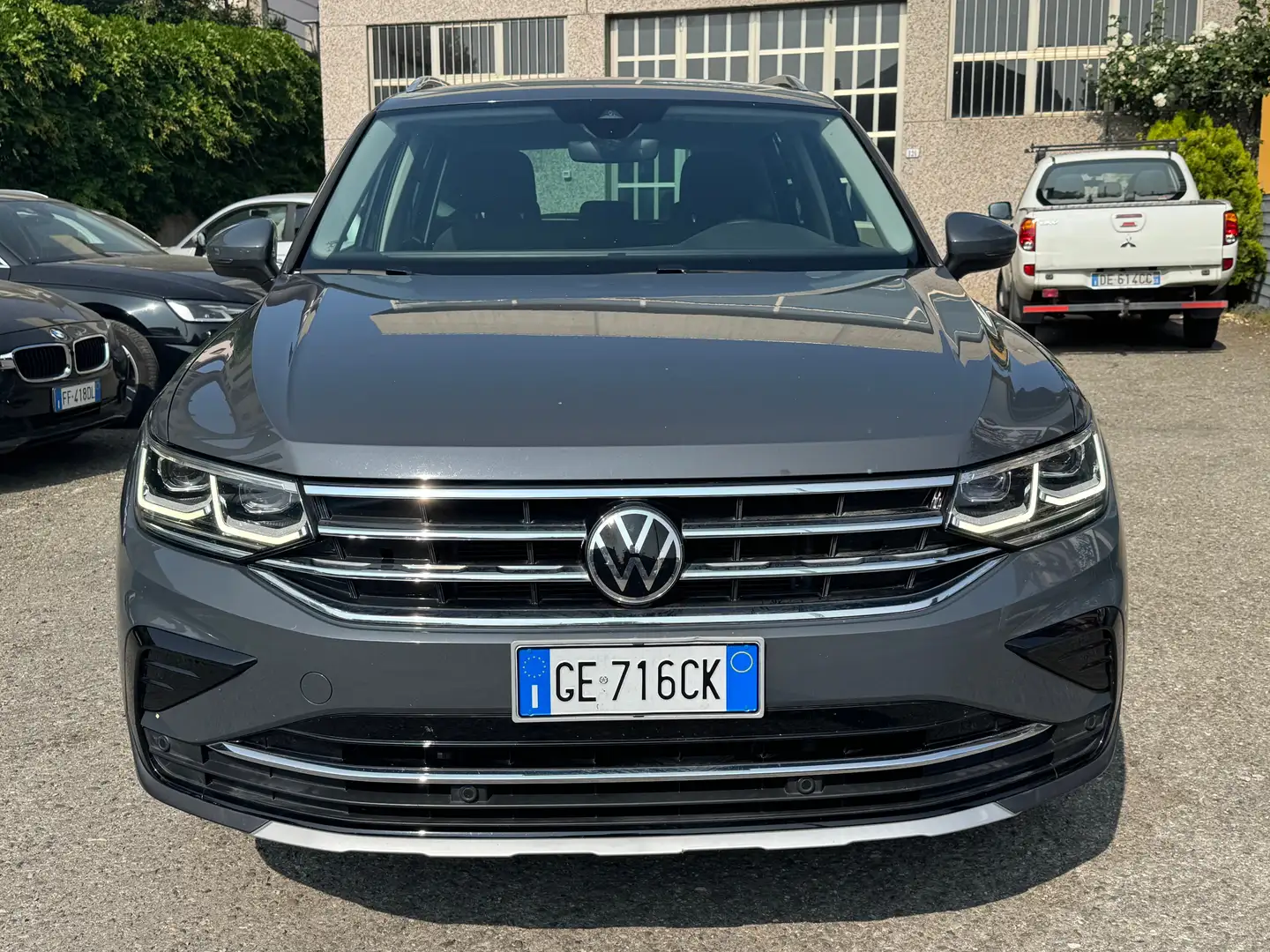 Volkswagen Tiguan Tiguan 2.0 tdi Elegance 4motion 150cv dsg Grigio - 2