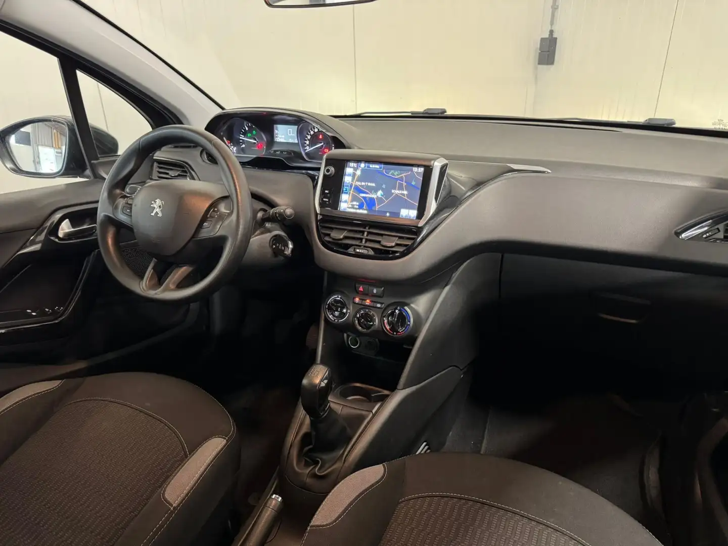 Peugeot 208 1.6 BlueHDi 2015 100PK EURO6 AIRCO/NAVI/CRUISE/APK Grijs - 2