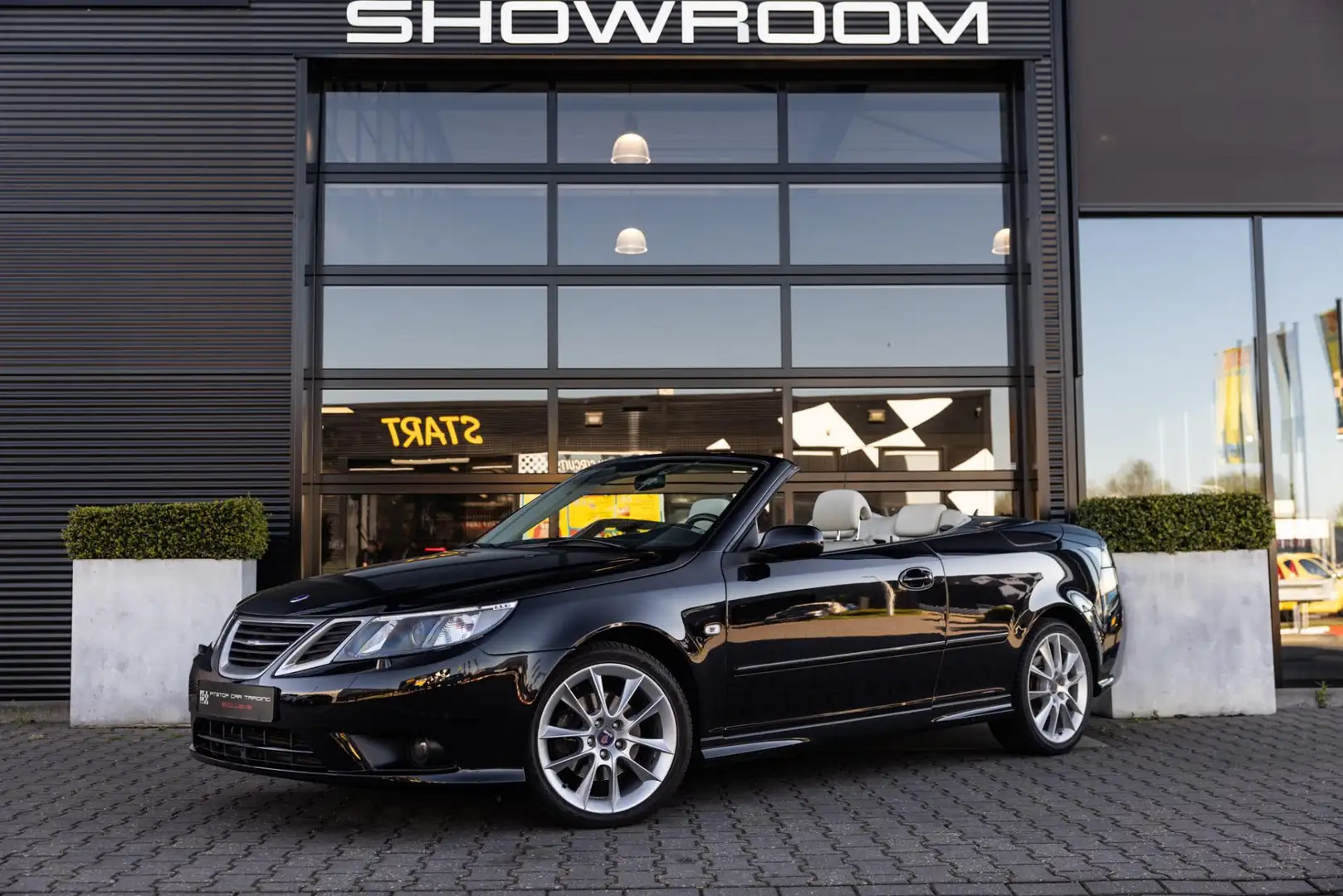 Saab 9-3 Cabrio 2.0t Vector, 200 PK, Automaat, Navi, Cruise Zwart - 2
