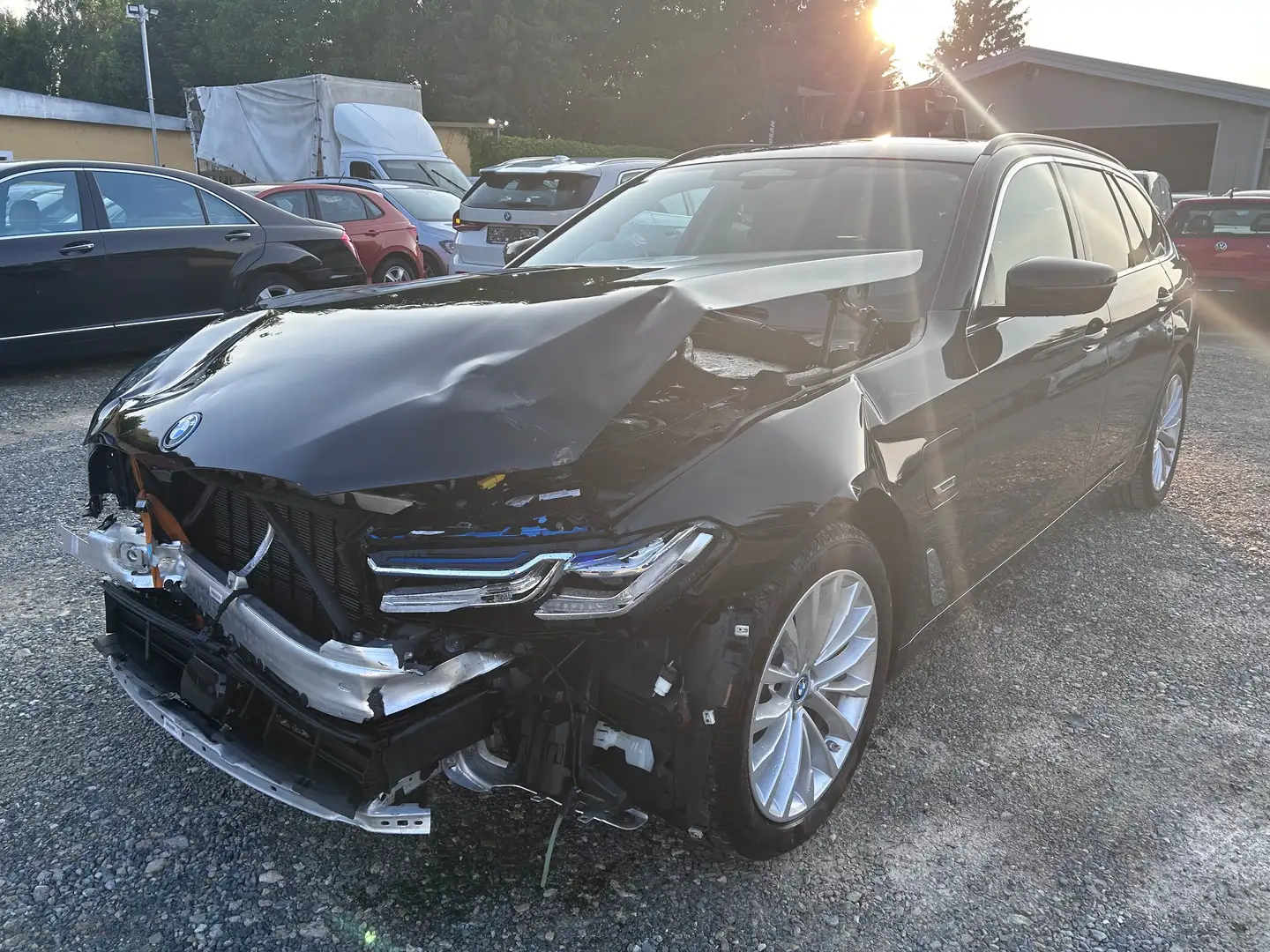BMW 530 e Luxury Line Aut Leder Navi Laser Unfallauto Zwart - 1