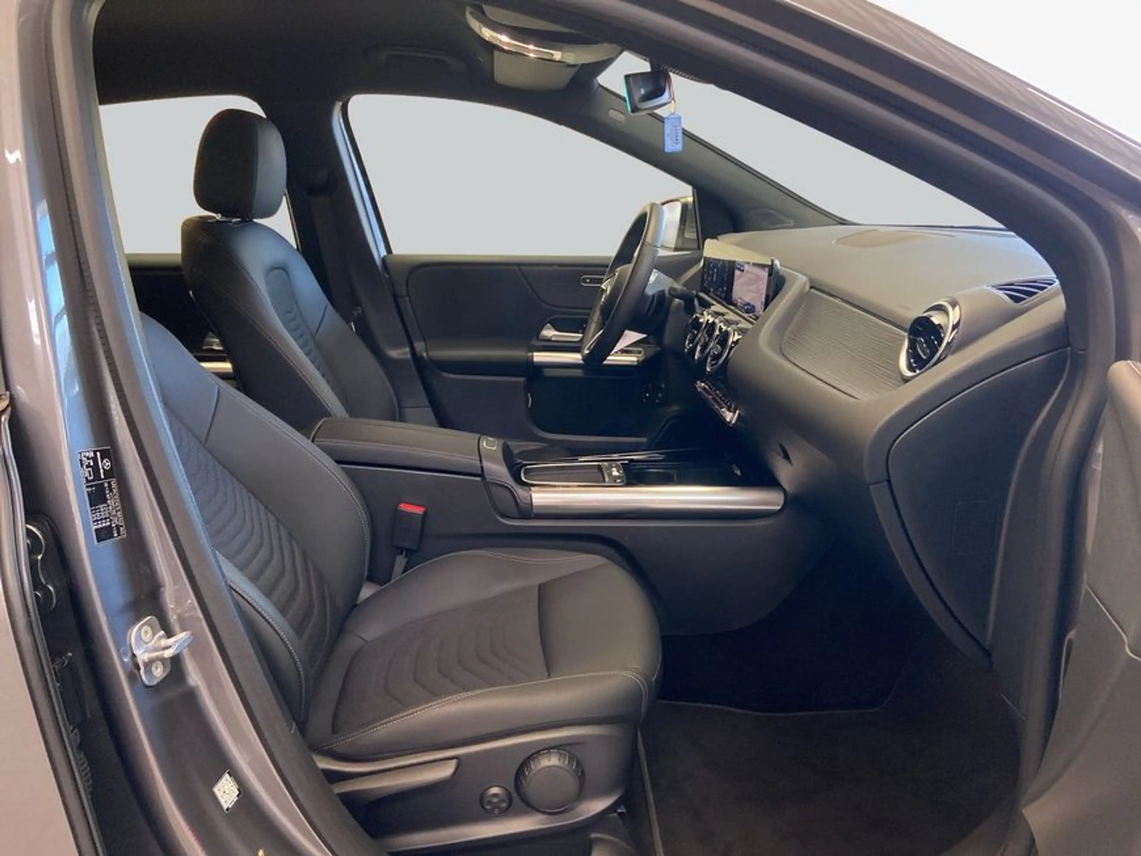 Mercedes-Benz B 250 B-Klasse — photo 12