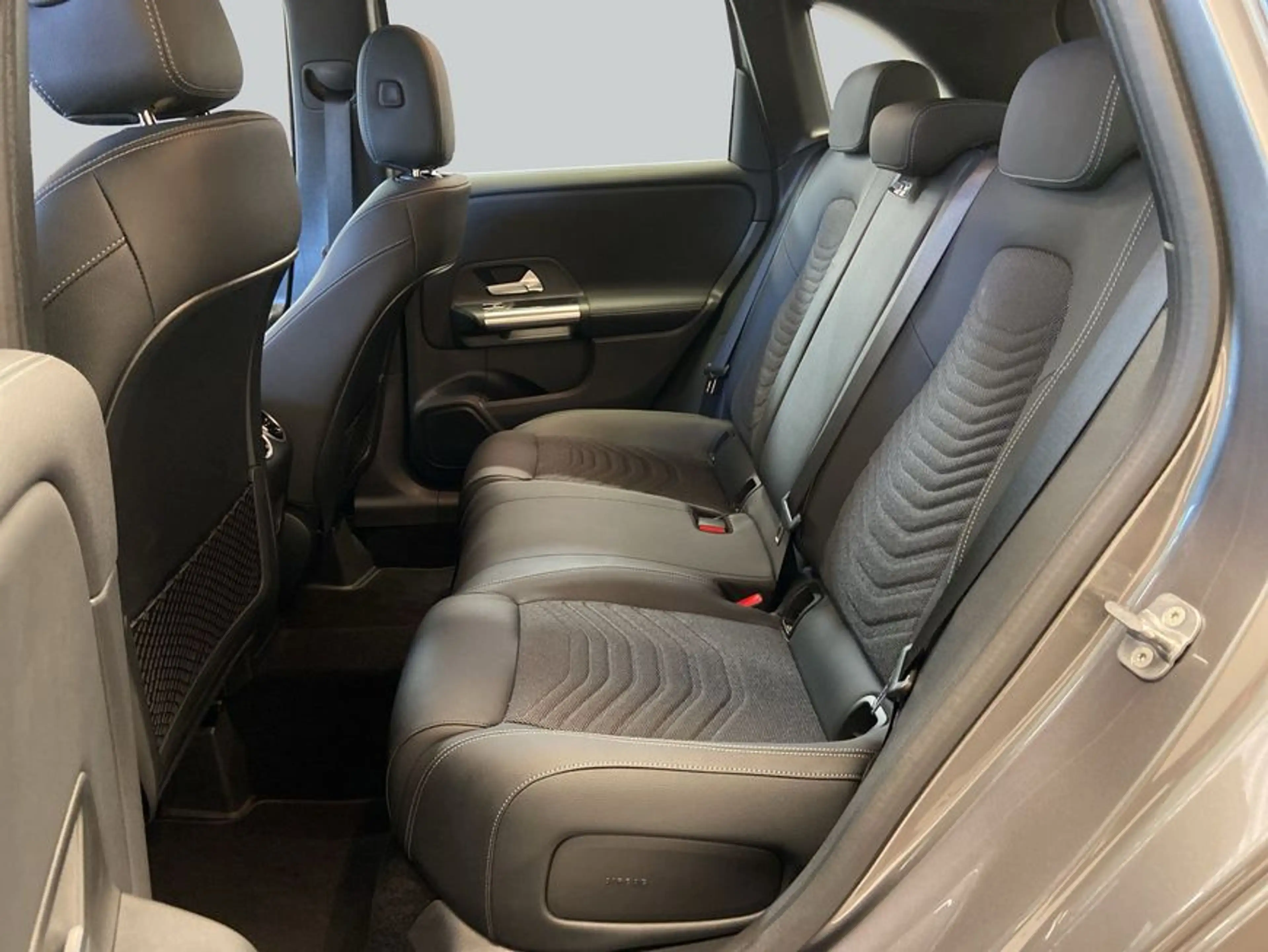 Mercedes-Benz B 250 B-Klasse — photo 11